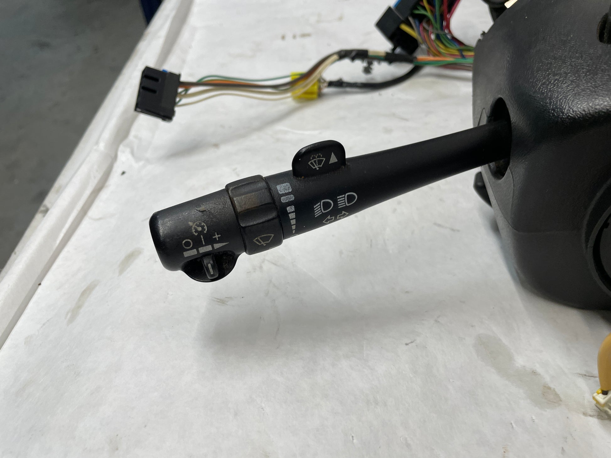 2004 GMC Sierra K1500 Steering Column w/ Key OEM - Day's Parts Yard