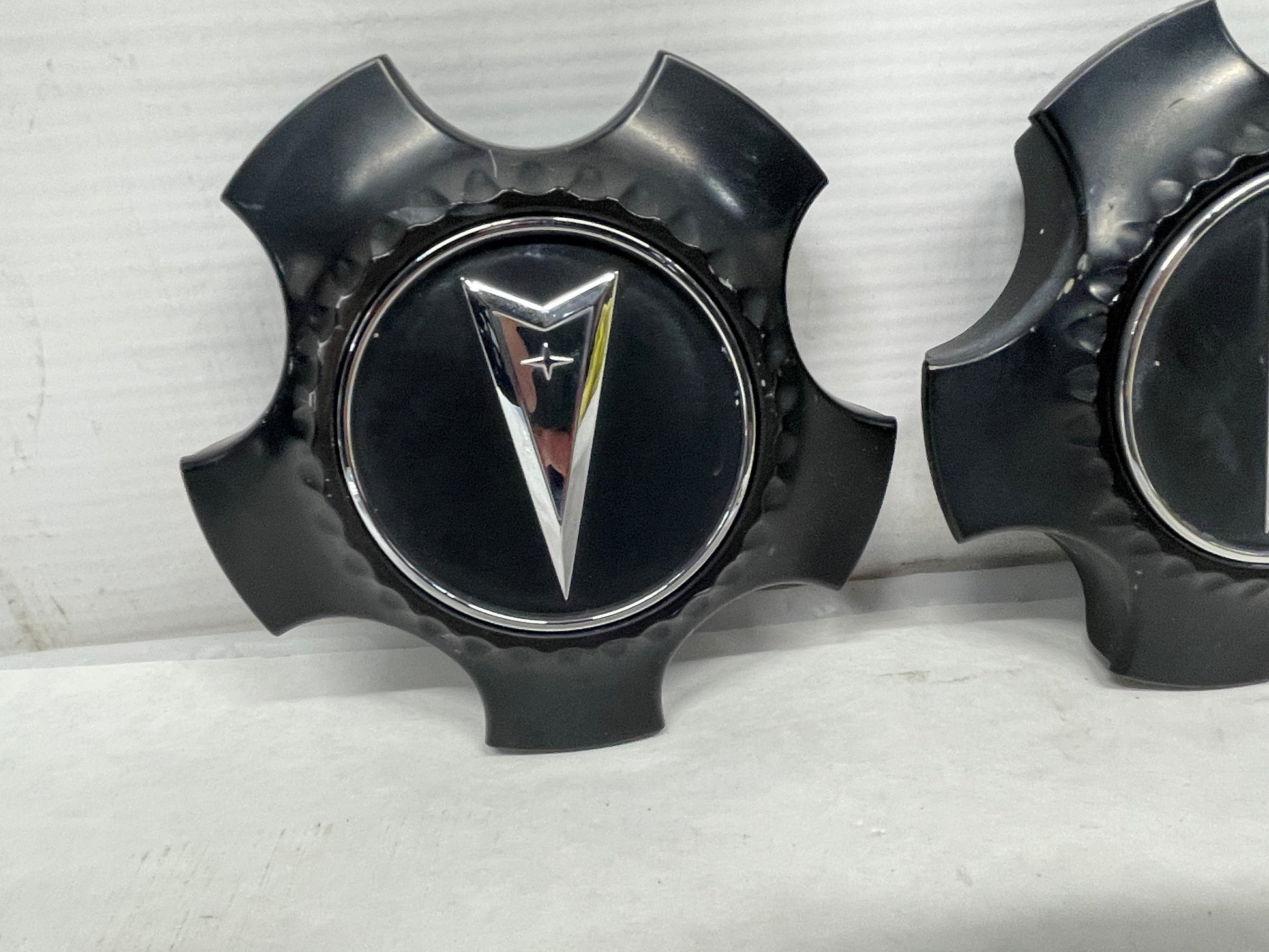 2009 Pontiac G8 GT Wheel Center Caps OEM - Day's Parts Yard