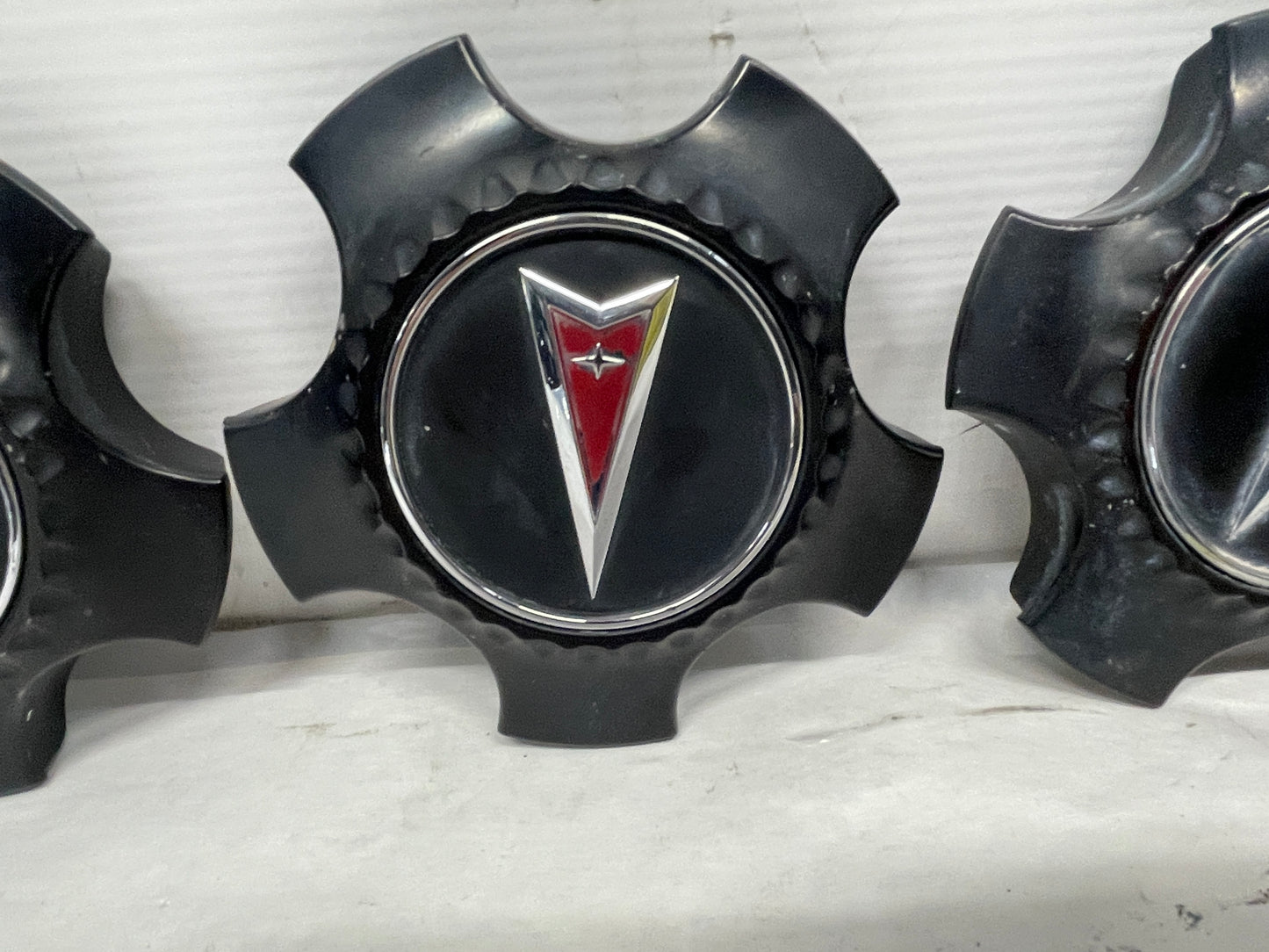 2009 Pontiac G8 GT Wheel Center Caps OEM - Day's Parts Yard