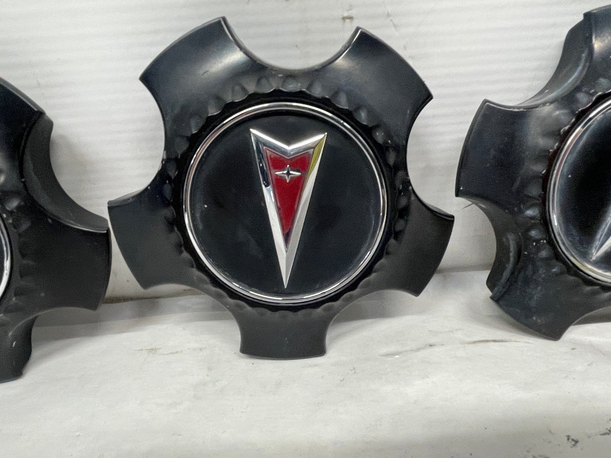 2009 Pontiac G8 GT Wheel Center Caps OEM - Day's Parts Yard