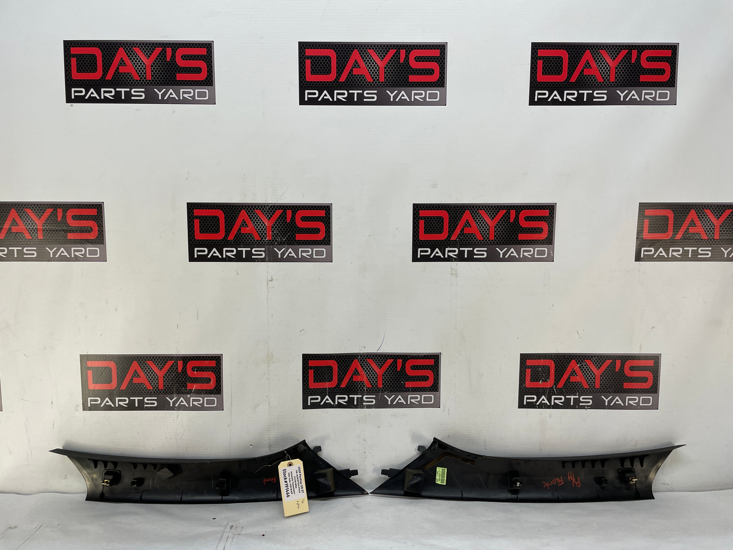 2009 Pontiac G8 GT RH & LH Interior A Pillar Windshield Trim Molding Panels OEM - Day's Parts Yard