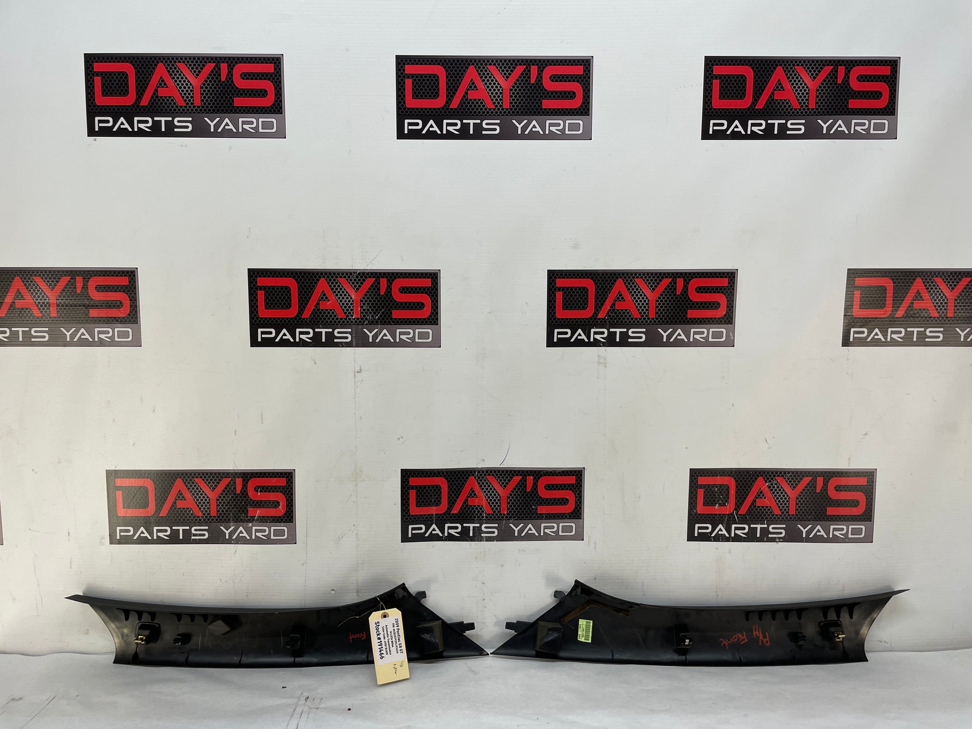 2009 Pontiac G8 GT RH & LH Interior A Pillar Windshield Trim Molding Panels OEM - Day's Parts Yard