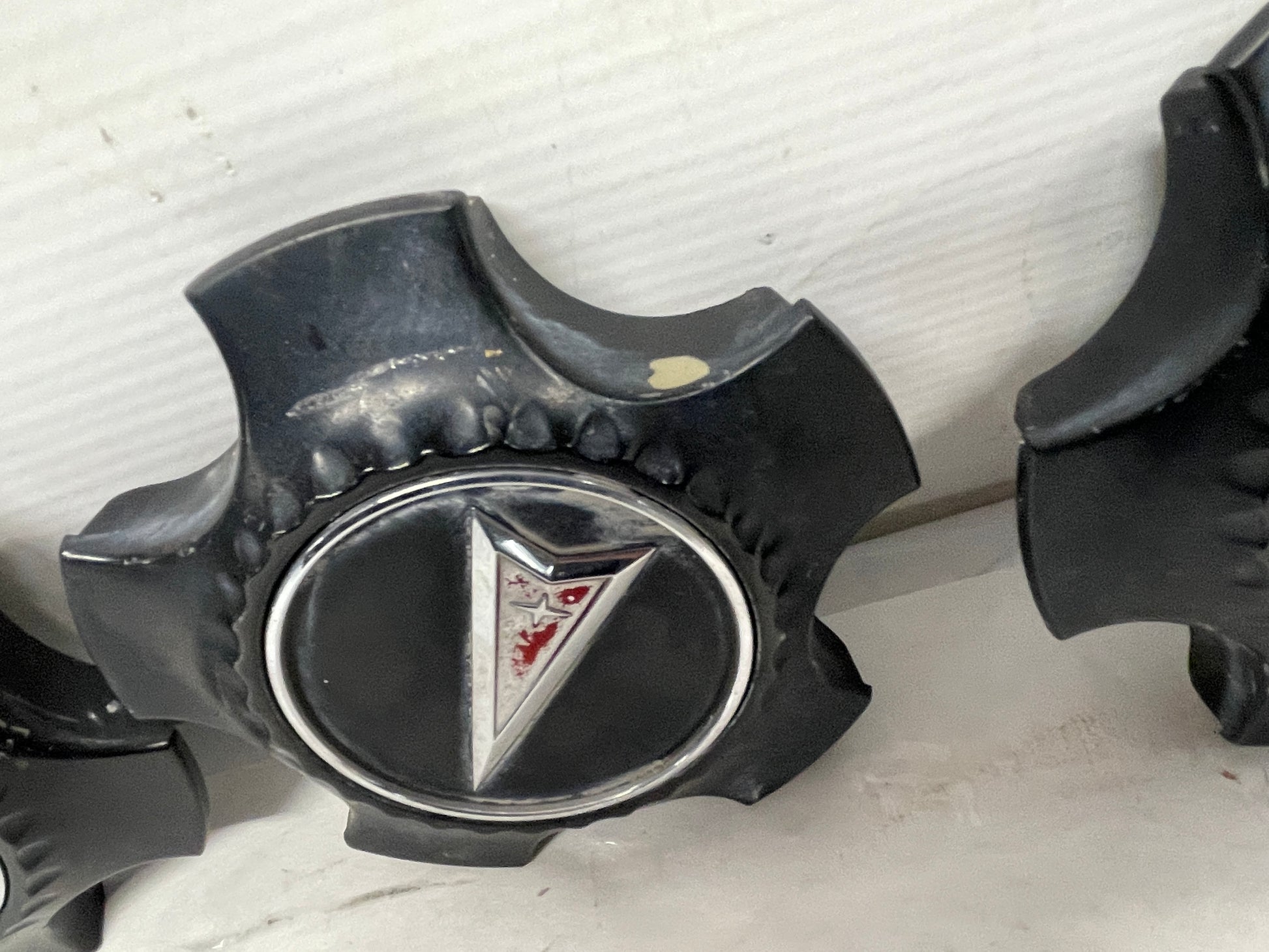 2009 Pontiac G8 GT Wheel Center Caps OEM - Day's Parts Yard