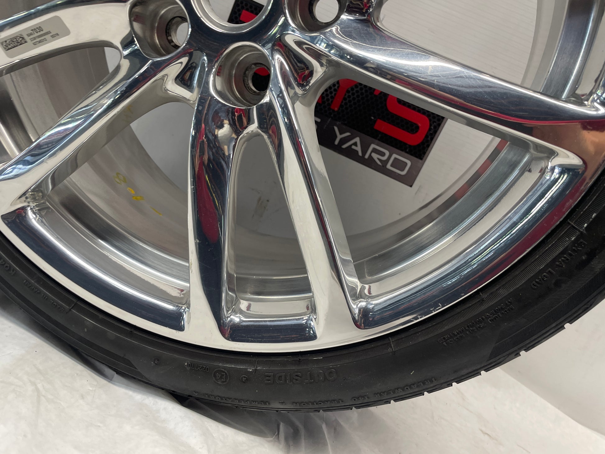 2014 Chevy SS Sedan Factory OEM Front Wheel w/ Bridgestone Potenza Tire 19X8.5 - Day's Parts Yard