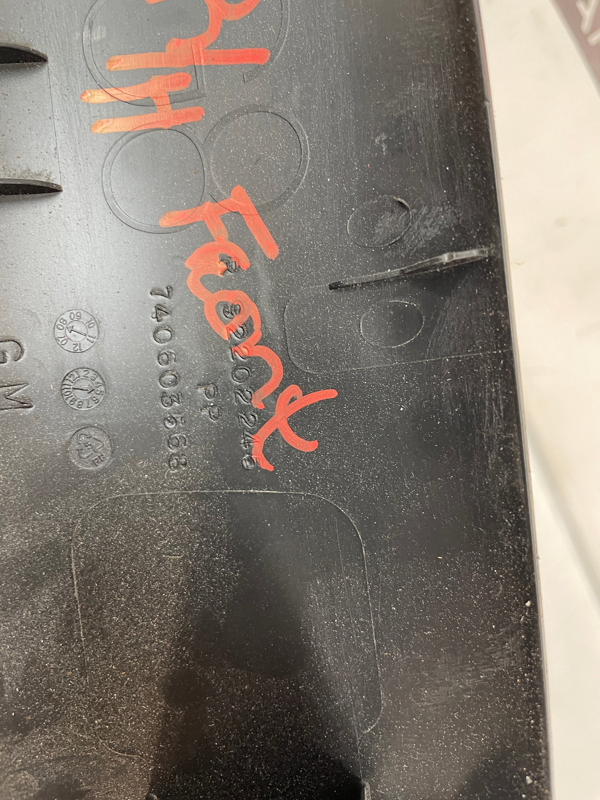 2009 Pontiac G8 GT RH & LH Interior A Pillar Windshield Trim Molding Panels OEM - Day's Parts Yard