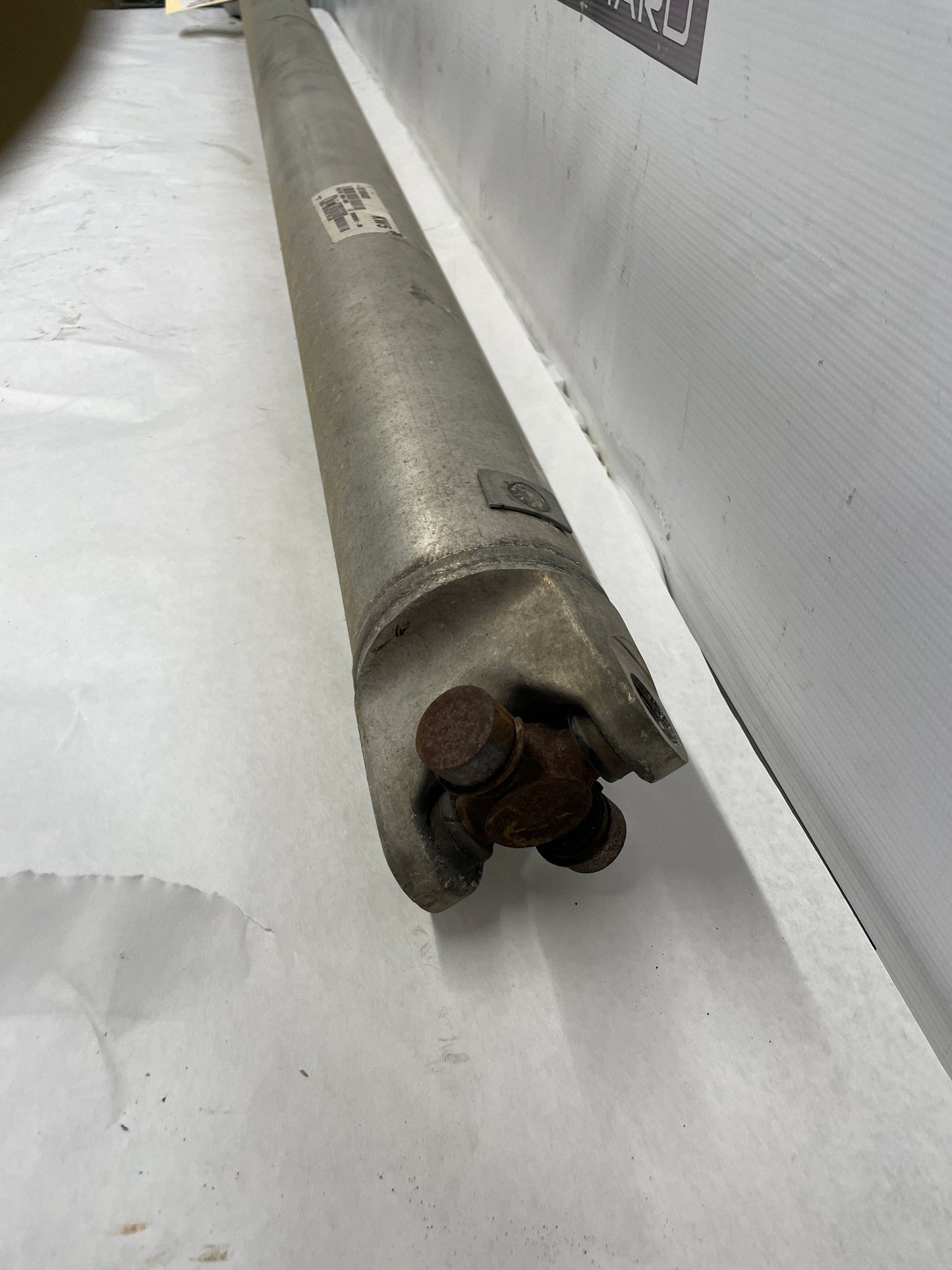 2004 GMC Sierra K1500 Extended Cab 4X4 Aluminum Driveshaft Drive Propeller Shaft OEM - Day's Parts Yard