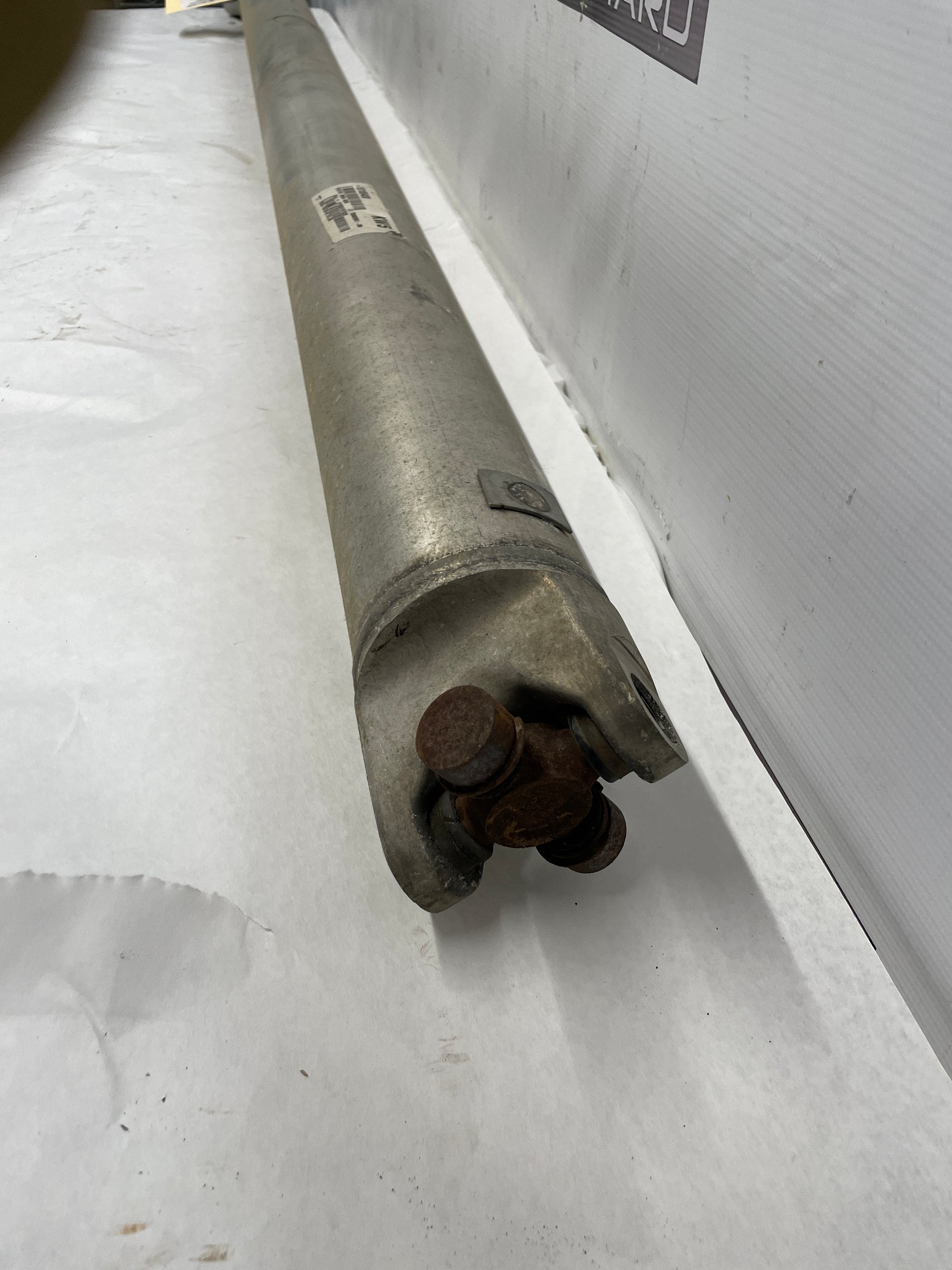 2004 GMC Sierra K1500 Extended Cab 4X4 Aluminum Driveshaft Drive Propeller Shaft OEM - Day's Parts Yard