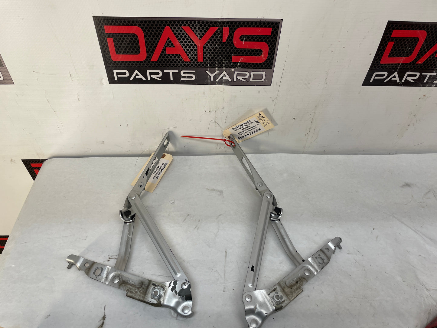 2009 Pontiac G8 RH & LH Trunk Hinges Set OEM - Day's Parts Yard