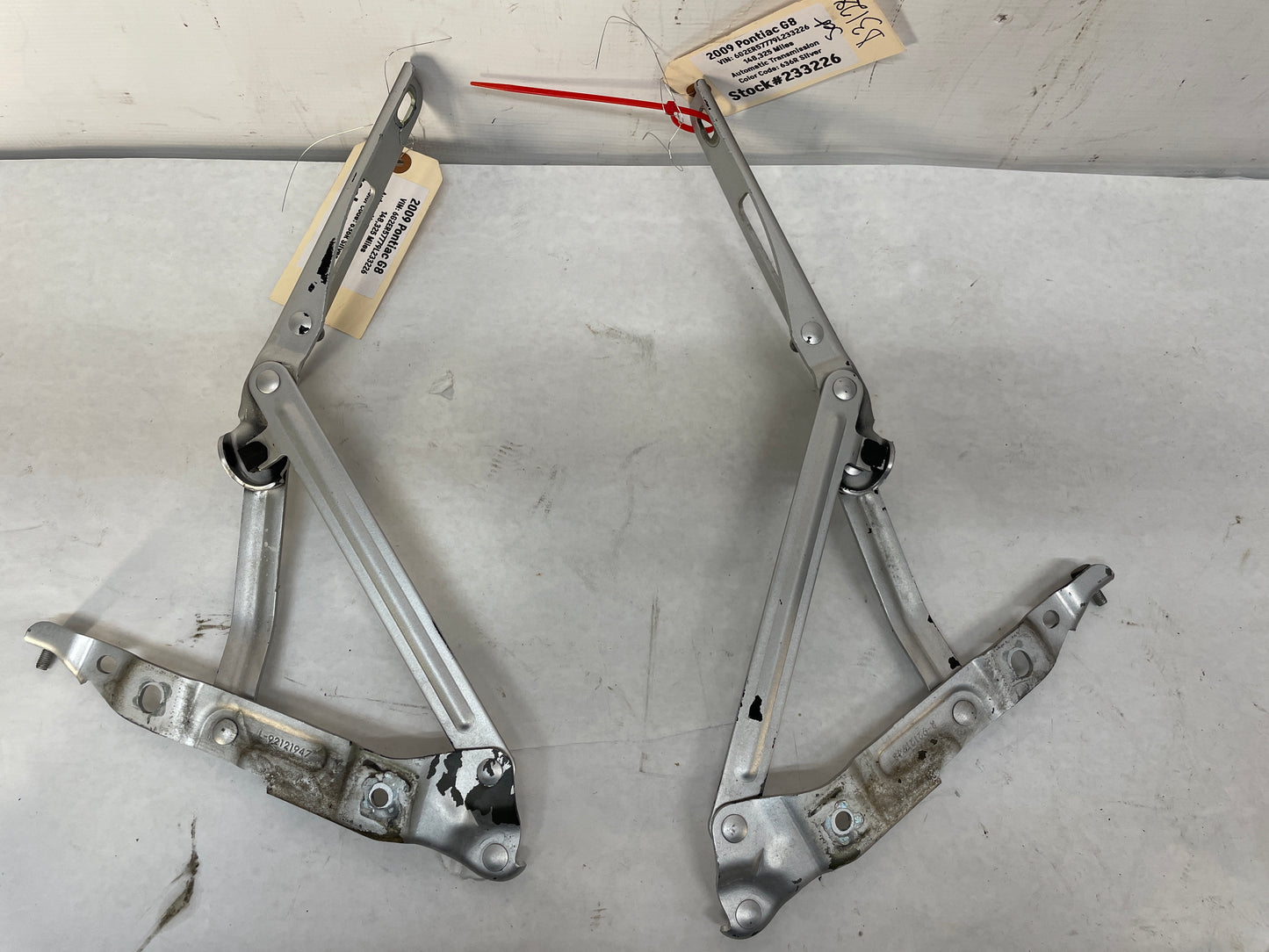 2009 Pontiac G8 RH & LH Trunk Hinges Set OEM - Day's Parts Yard