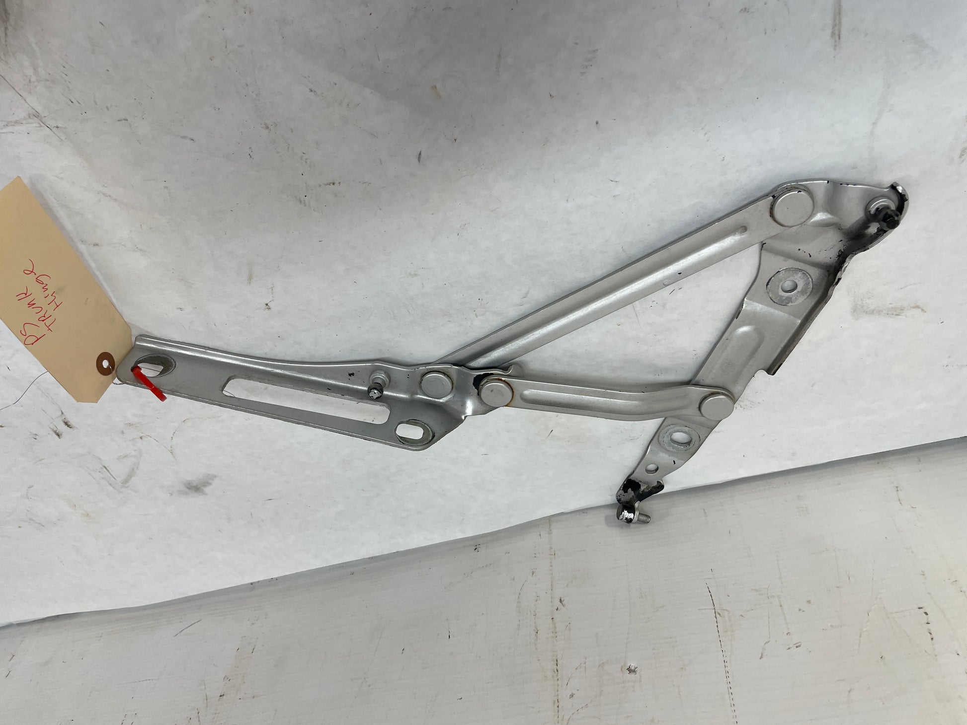 2009 Pontiac G8 RH & LH Trunk Hinges Set OEM - Day's Parts Yard