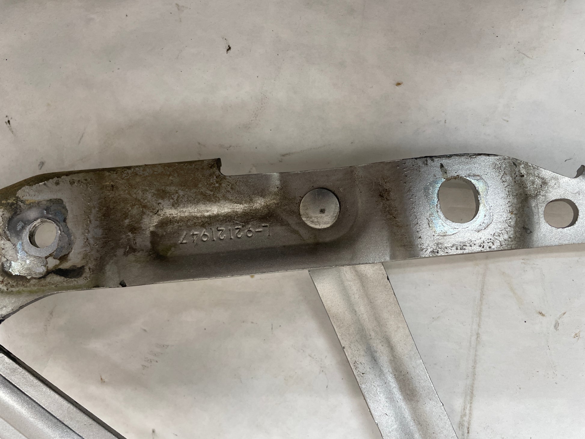 2009 Pontiac G8 RH & LH Trunk Hinges Set OEM - Day's Parts Yard