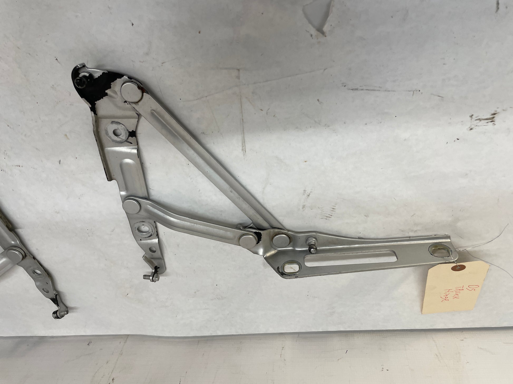 2009 Pontiac G8 RH & LH Trunk Hinges Set OEM - Day's Parts Yard