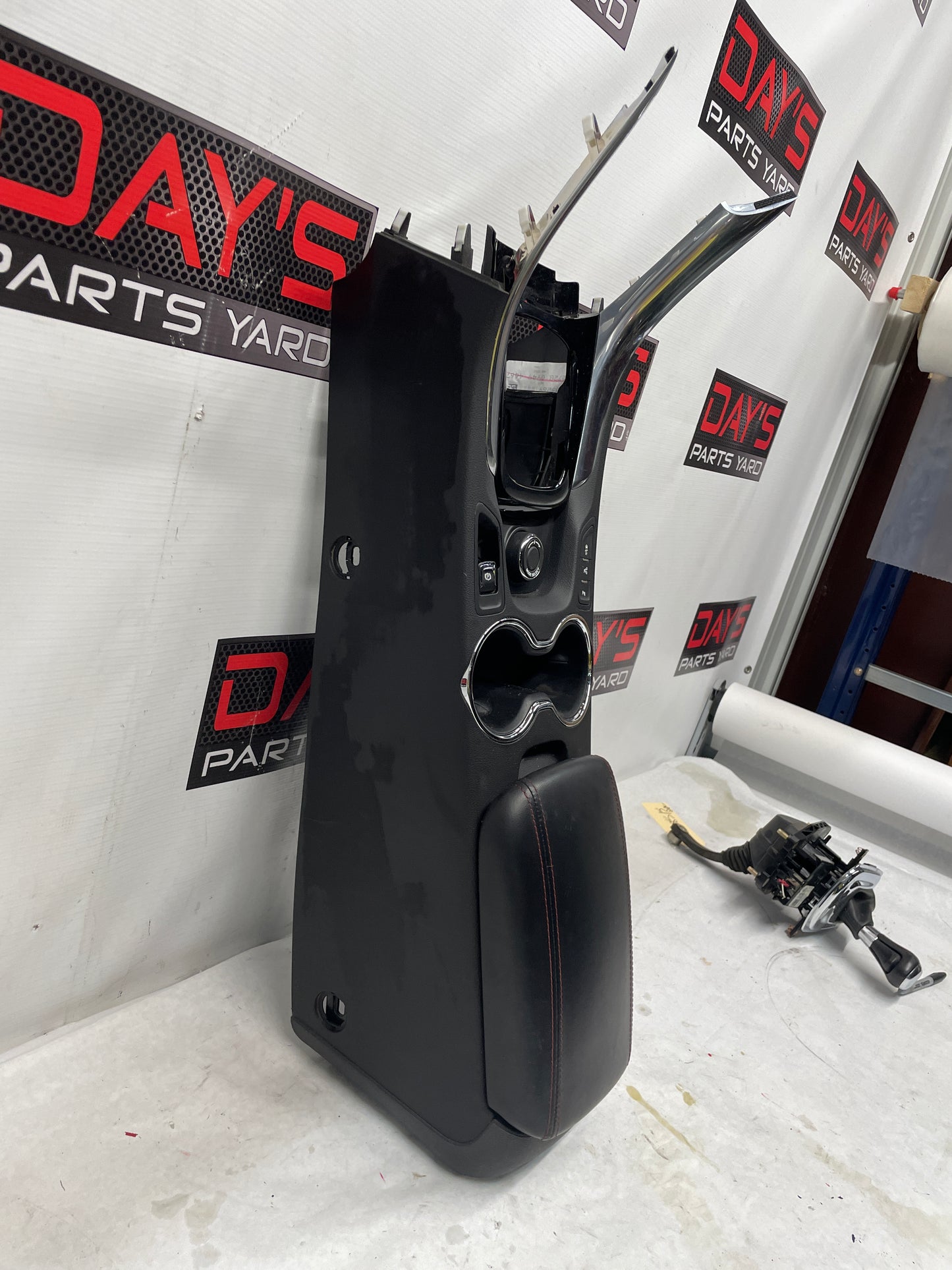 2017 Chevy SS Sedan Center Console w/ Shifter Assembly OEM