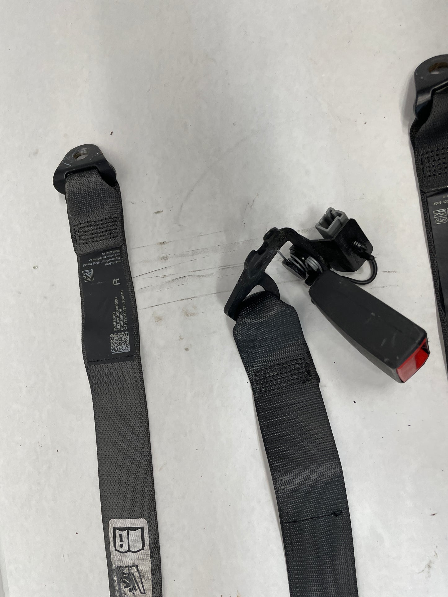 2014 Chevy SS Sedan Rear Seatbelt Seat Belt Retractors w/ Buckles Set OEM - Day's Parts Yard