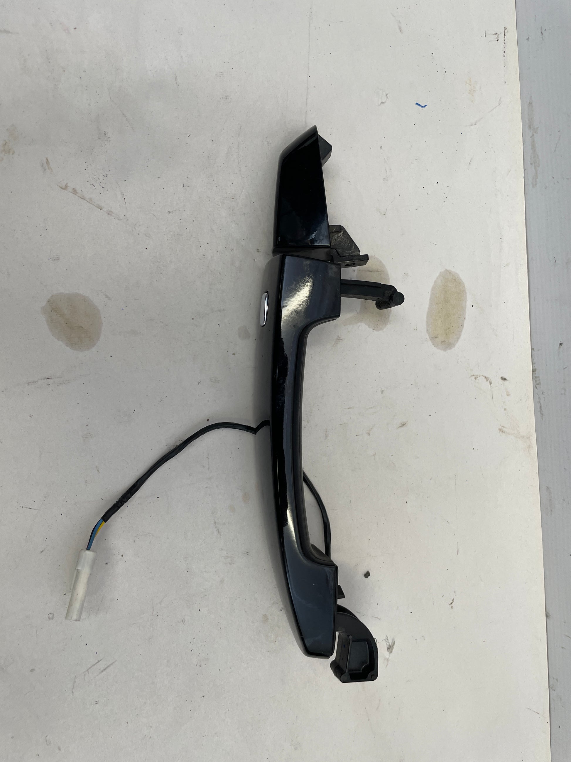 2016 Chevy Camaro SS RH & LH Exterior Door Handles and Brackets OEM - Day's Parts Yard