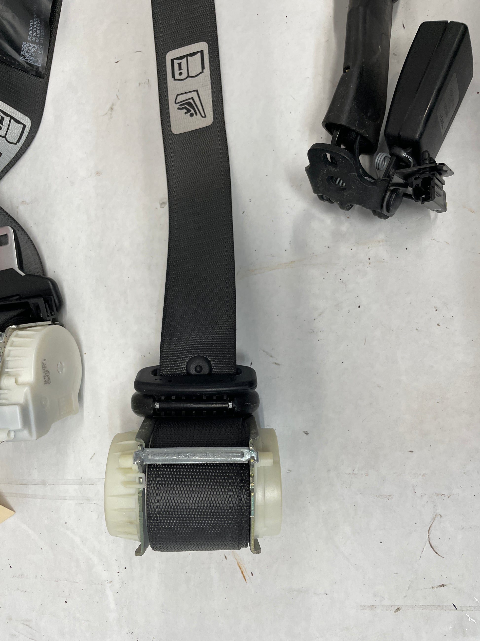 2014 Chevy SS Sedan Rear Seatbelt Seat Belt Retractors w/ Buckles Set OEM - Day's Parts Yard