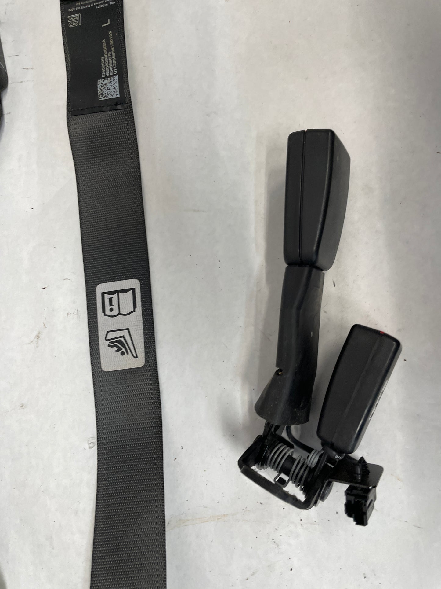 2014 Chevy SS Sedan Rear Seatbelt Seat Belt Retractors w/ Buckles Set OEM - Day's Parts Yard