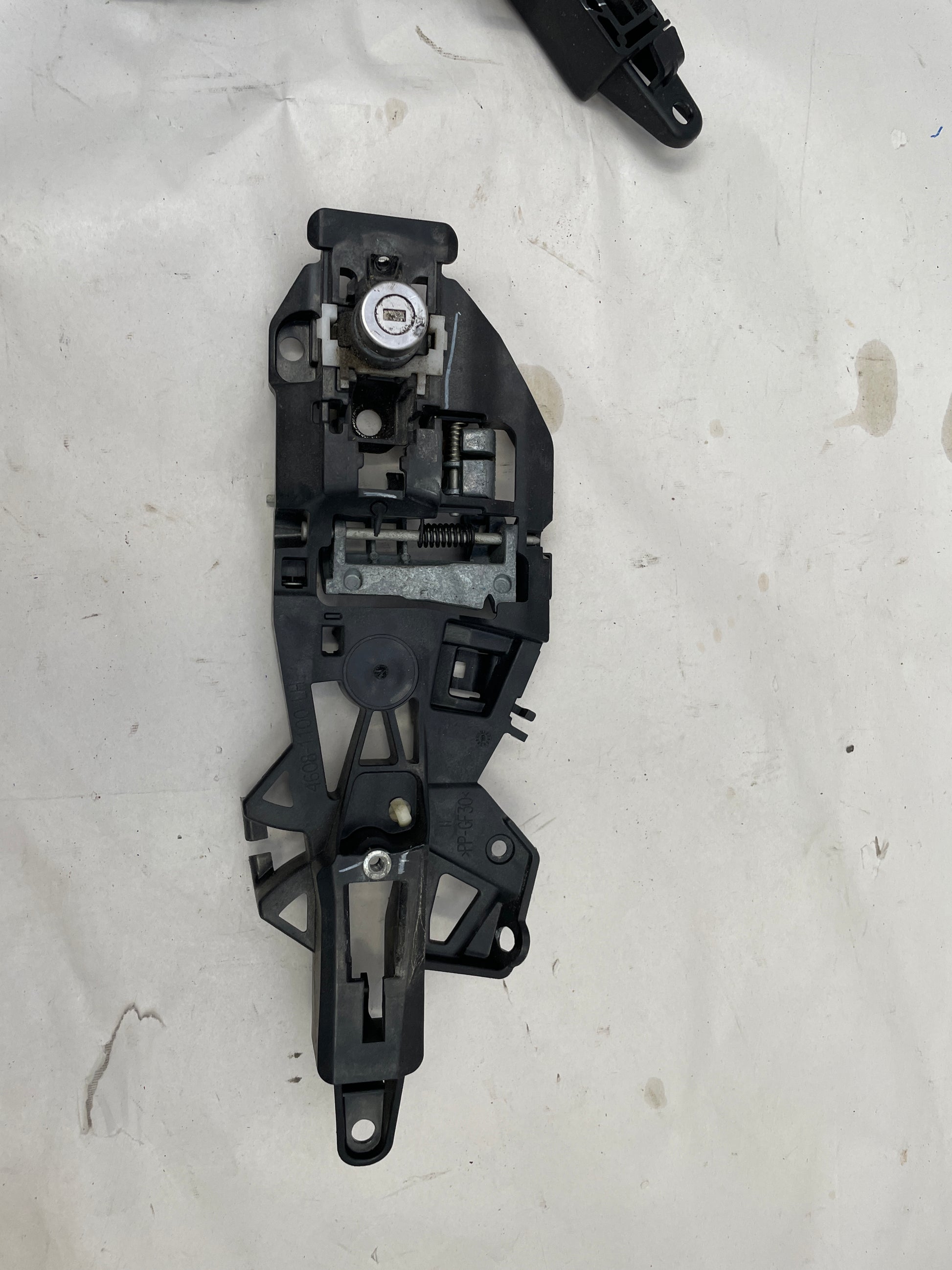 2016 Chevy Camaro SS RH & LH Exterior Door Handles and Brackets OEM - Day's Parts Yard