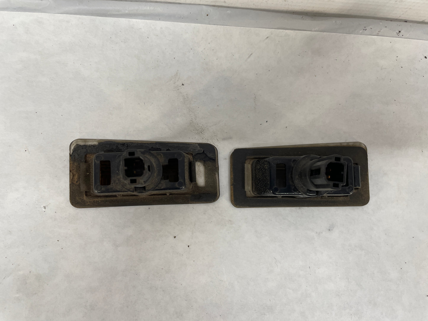 2009 Pontiac G8 GT Trunk Deck Lid License Plate Tag Lights Lamps Housings OEM - Day's Parts Yard