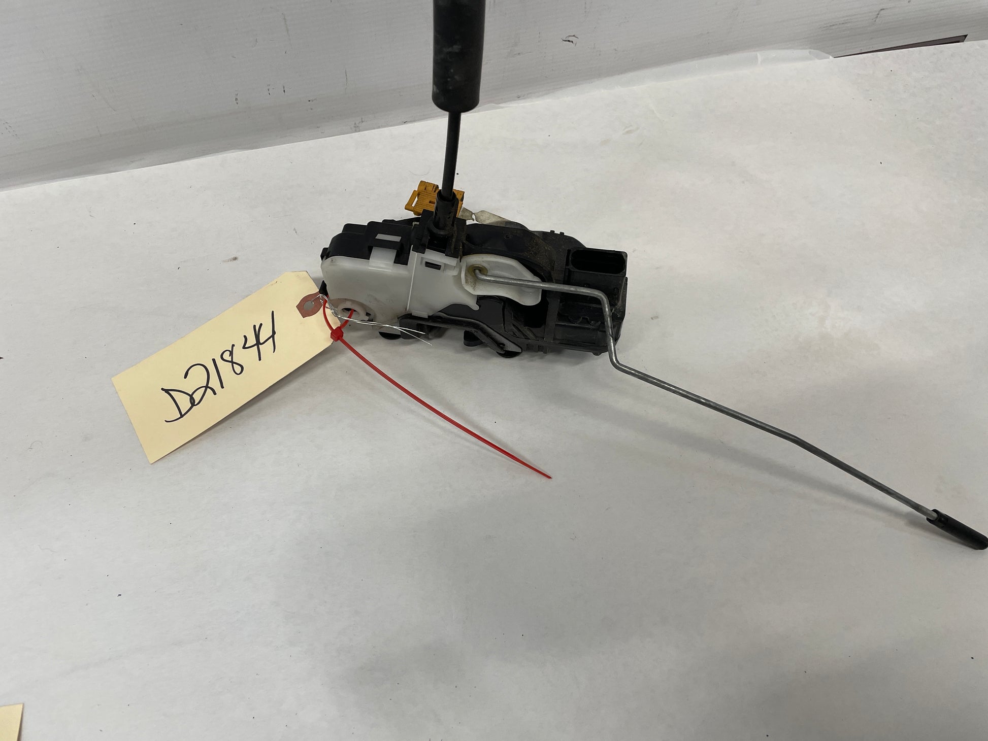 2015 Chevy Camaro SS RH Passenger Door Lock Actuator OEM - Day's Parts Yard