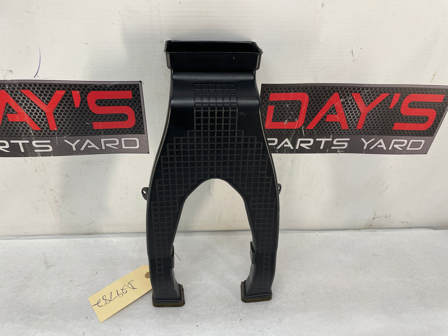 2009 Pontiac G8 GT HVAC Rear Floor Center Console Air Vent Duct OEM - Day's Parts Yard