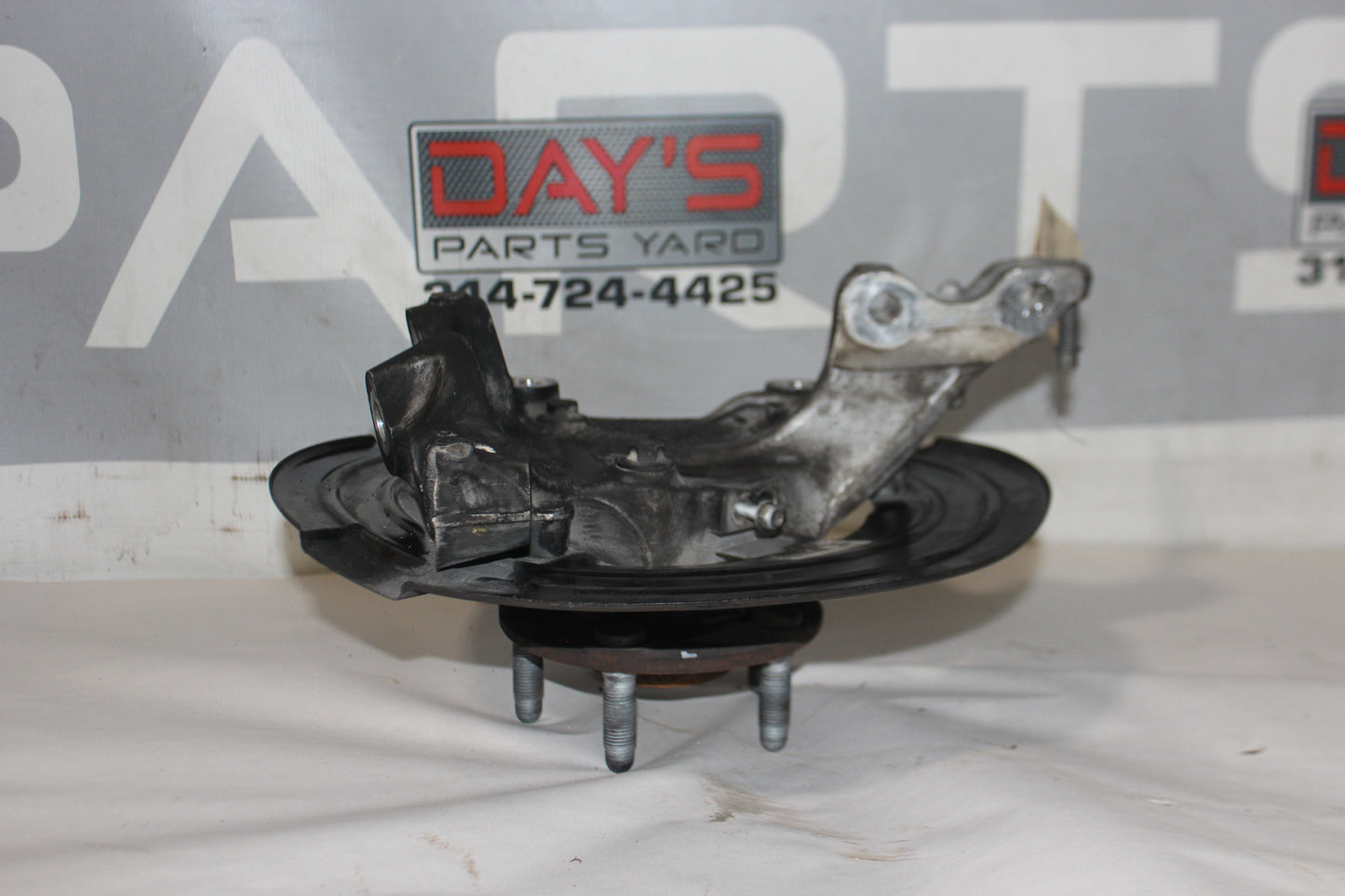 2014 Chevy SS Sedan Front LH Driver Spindle Knuckle Assembly OEM