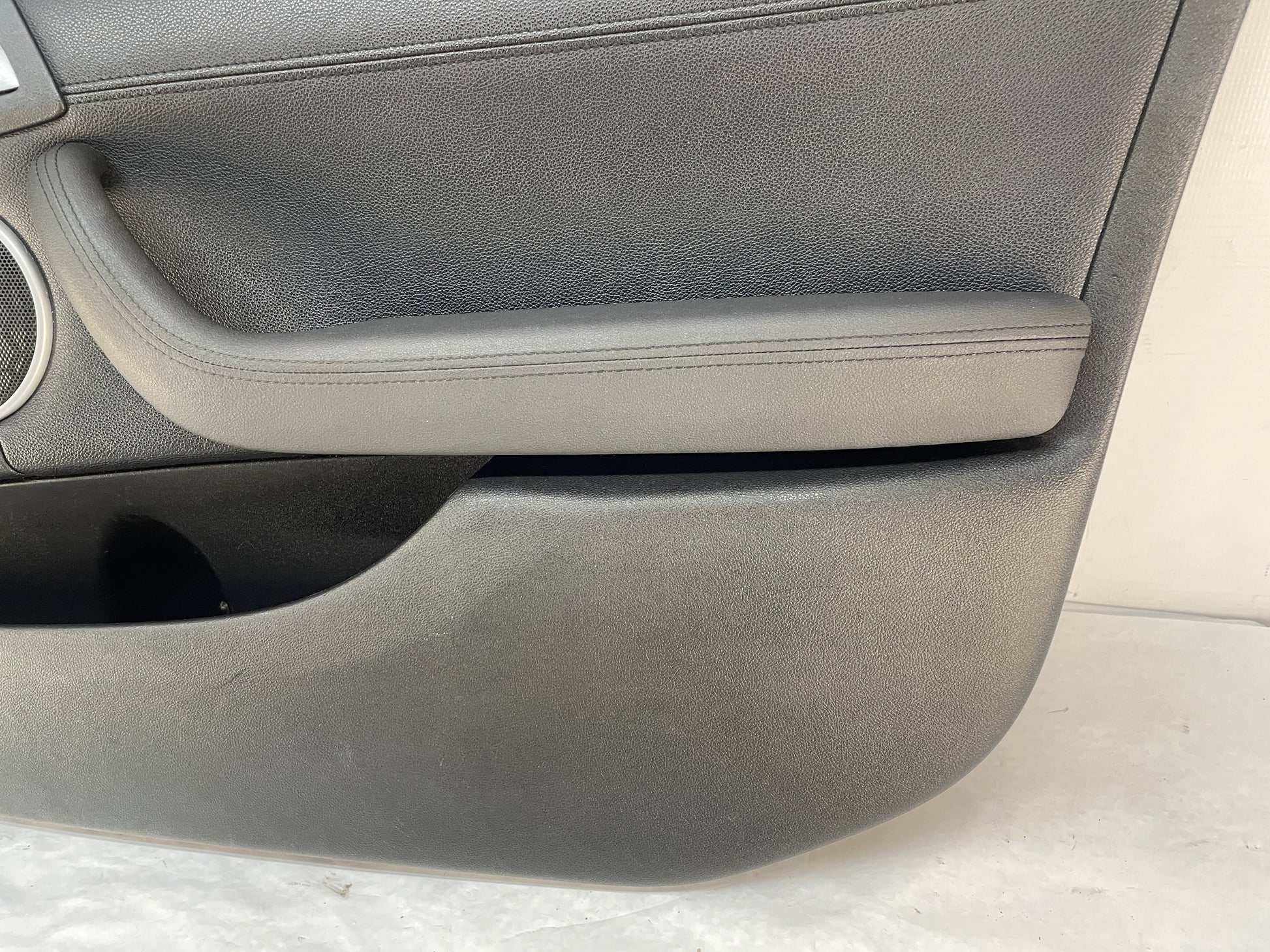 2009 Pontiac G8 RH Passenger Front Interior Door Panel Trim OEM - Day's Parts Yard