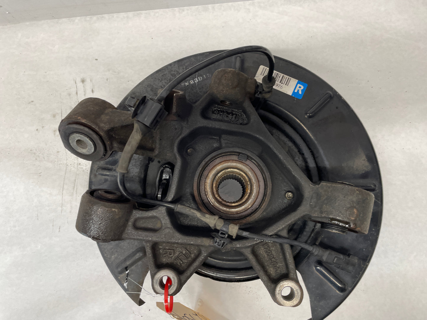 2014 Chevy SS Sedan RH Passenger Rear Suspension Spindle Hub Knuckle Assembly OEM - Day's Parts Yard