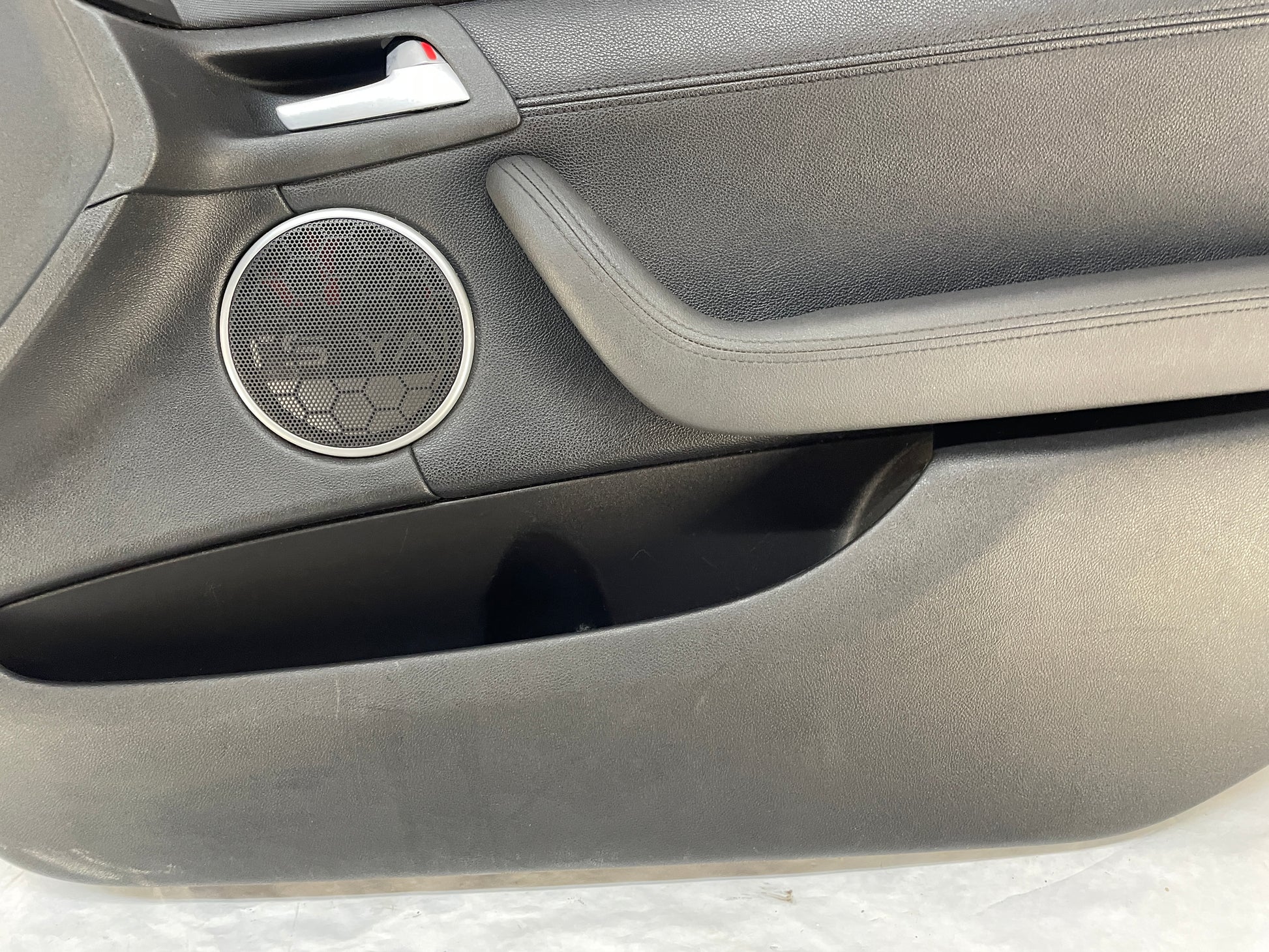 2009 Pontiac G8 RH Passenger Front Interior Door Panel Trim OEM - Day's Parts Yard