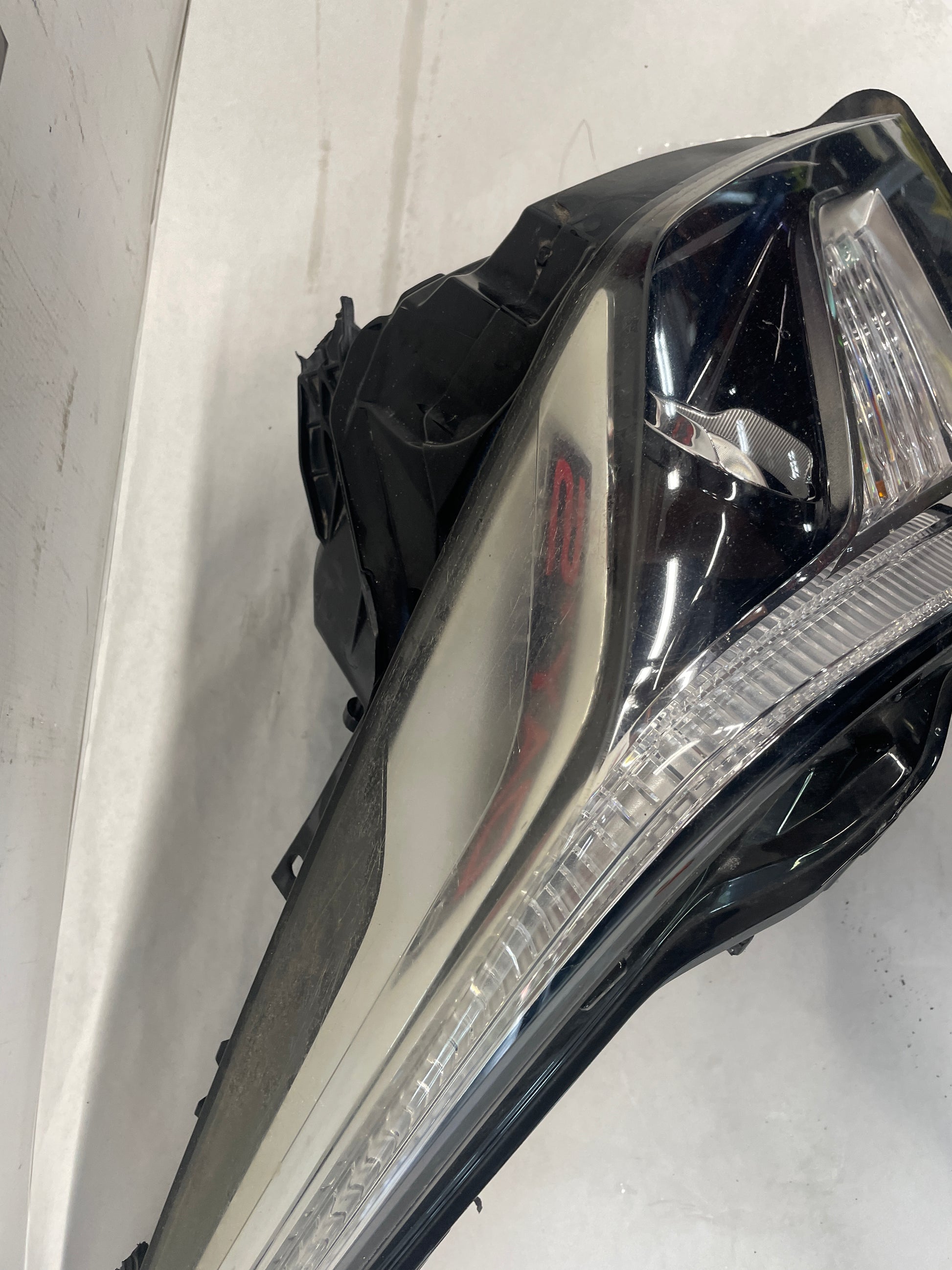 2016 Cadillac ATS-V RH Passenger Head Light Headlight Lamp OEM - Day's Parts Yard