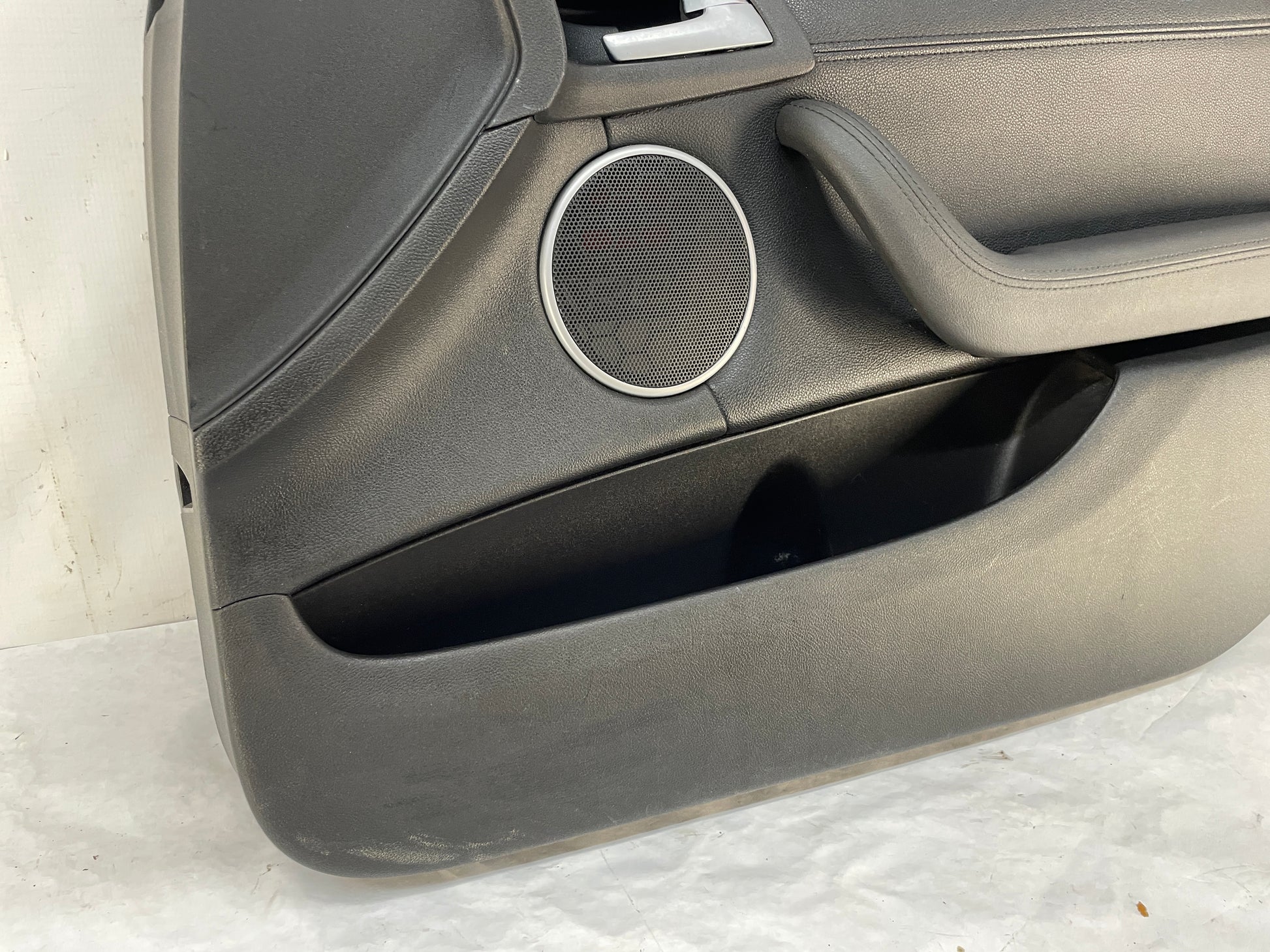 2009 Pontiac G8 RH Passenger Front Interior Door Panel Trim OEM - Day's Parts Yard