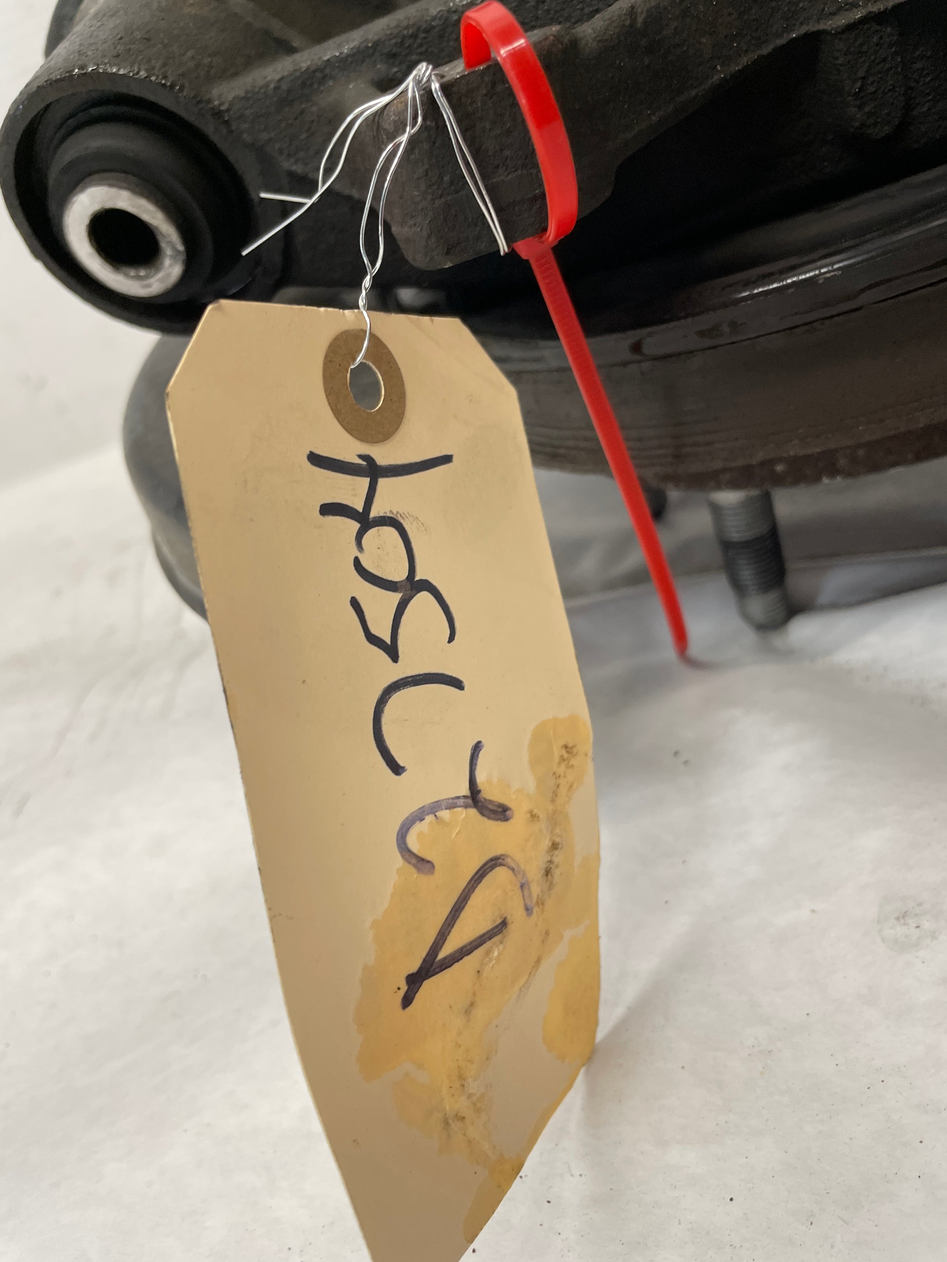 2014 Chevy SS Sedan RH Passenger Rear Suspension Spindle Hub Knuckle Assembly OEM - Day's Parts Yard