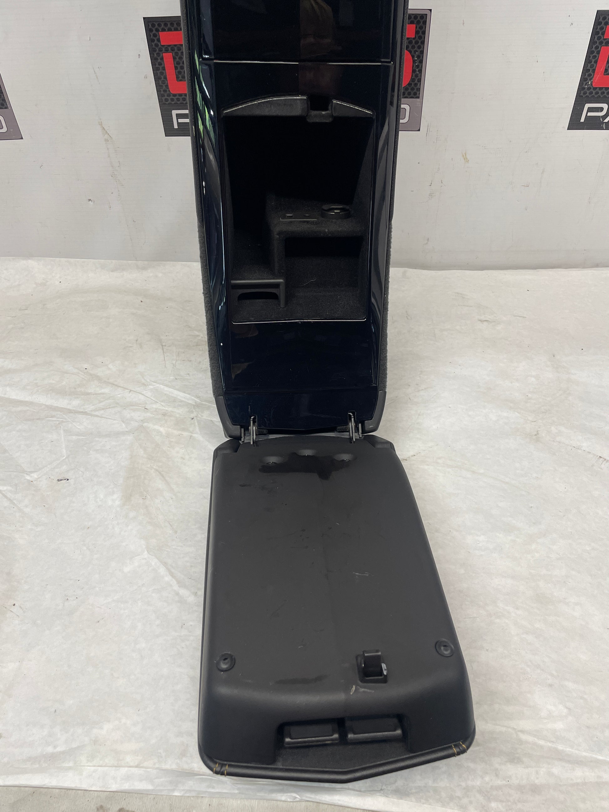 2013 Cadillac CTS-V Coupe Center Console Armrest OEM - Day's Parts Yard