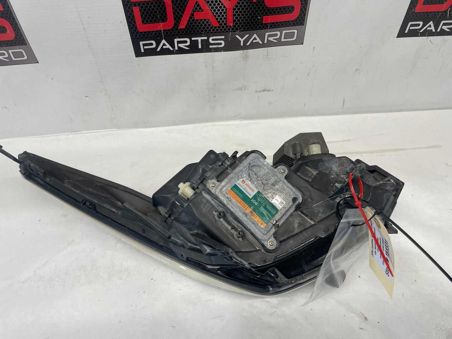 2016 Cadillac ATS-V RH Passenger Head Light Headlight Lamp OEM - Day's Parts Yard