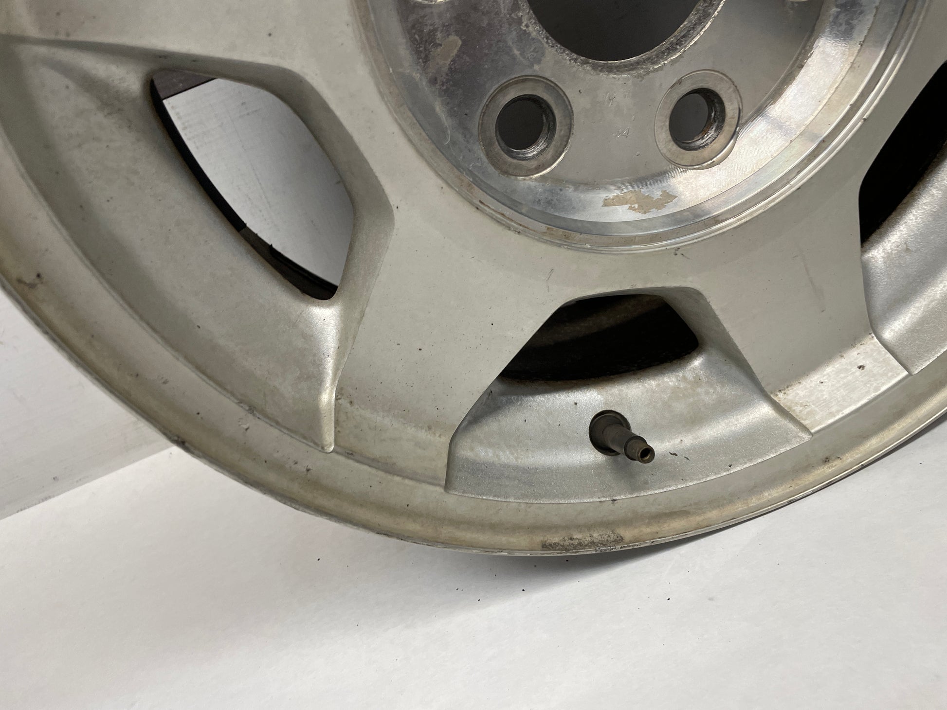 2004 GMC Sierra K1500 Factory OEM 16X7 Wheel - Day's Parts Yard