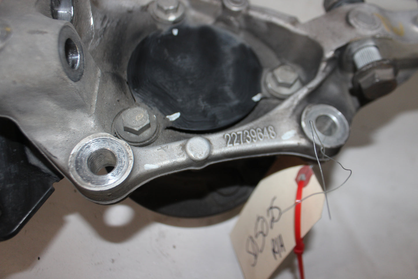2016 Cadillac ATS-V Front RH Passenger Spindle Knuckle Hub OEM