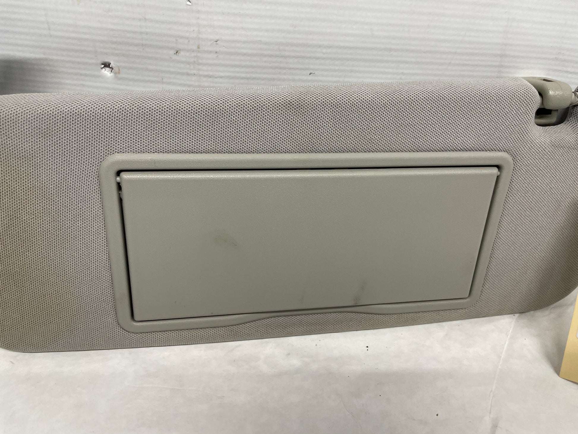 2014 Chevy SS Sedan RH & LH Sun Visor Sunvisor Shade Set w/ Clips OEM - Day's Parts Yard