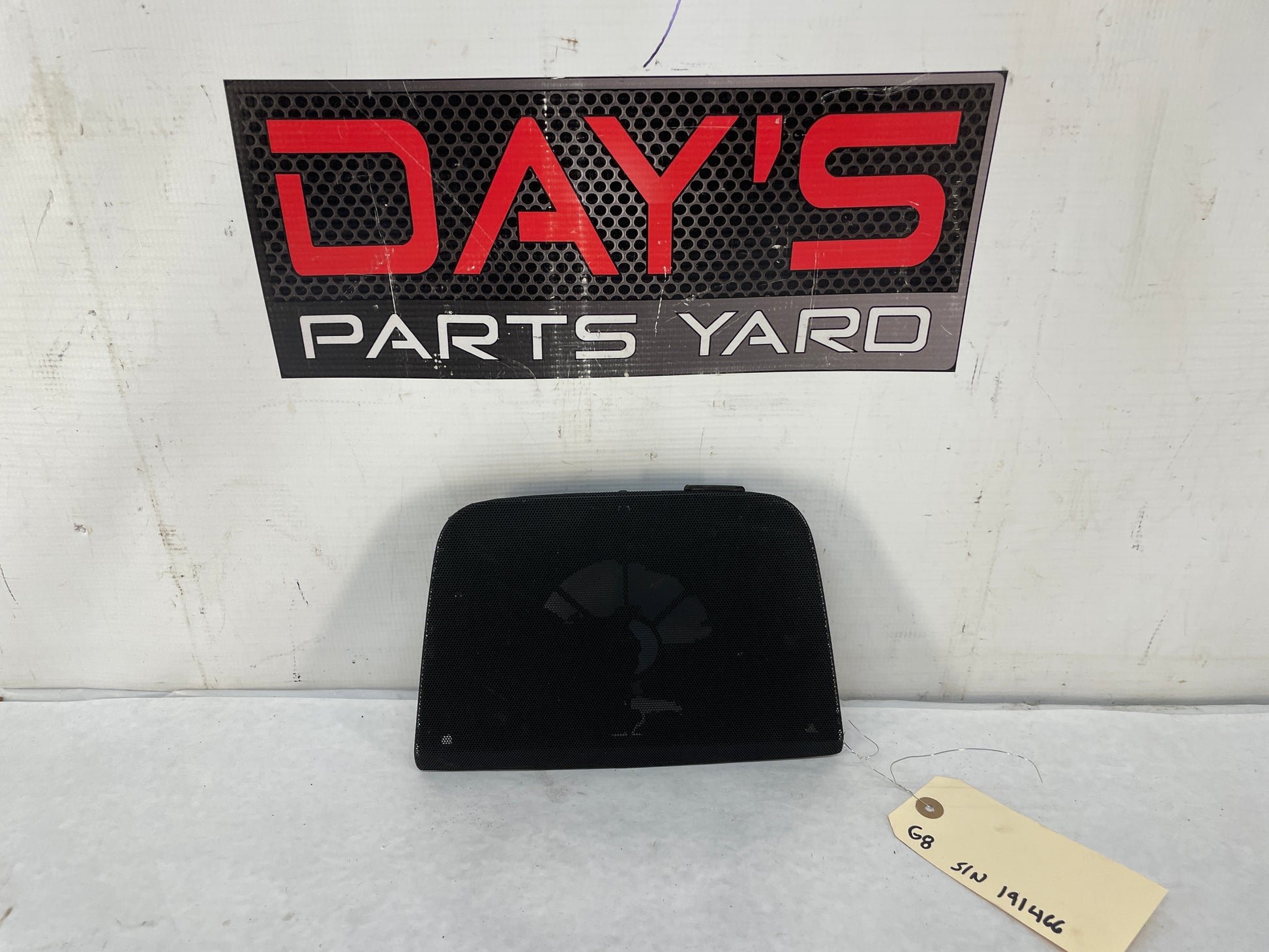2009 Pontiac G8 GT Center Dash Radio Bezel Speaker Cover Grille OEM - Day's Parts Yard