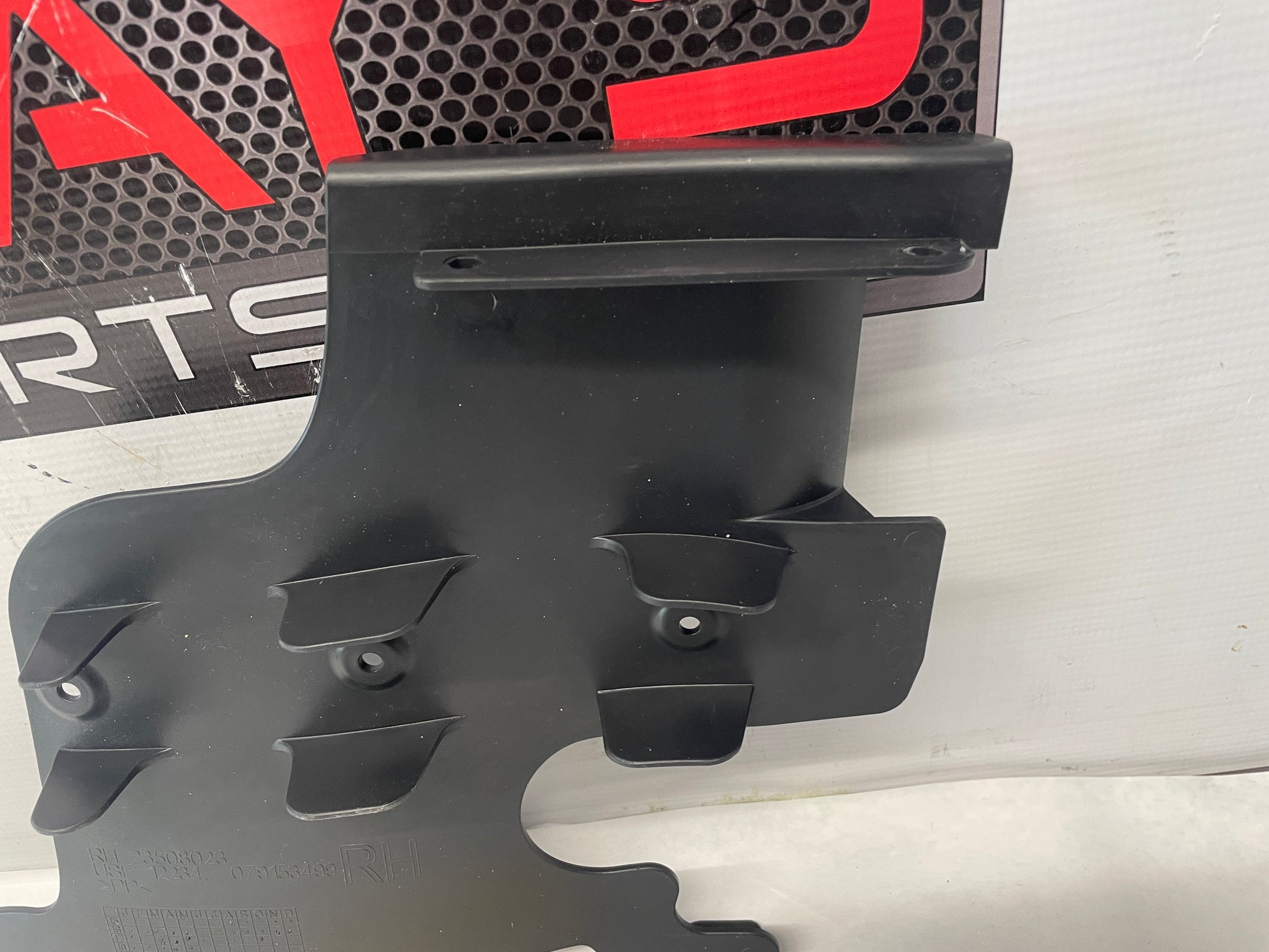 2018 Chevy Camaro SS RH Passenger Splash Shield Deflector Brake Deflector Cooling OEM - Day's Parts Yard