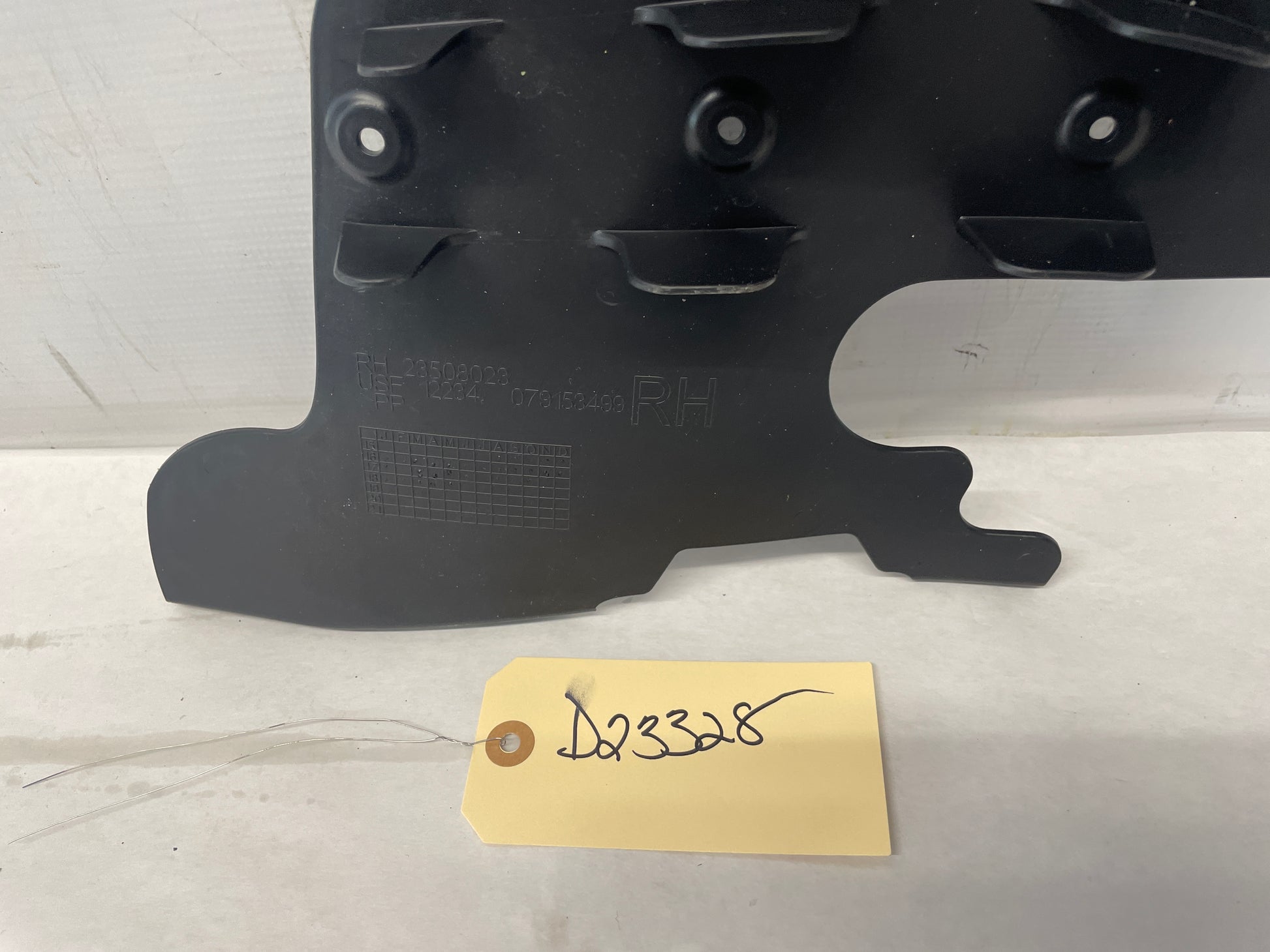 2018 Chevy Camaro SS RH Passenger Splash Shield Deflector Brake Deflector Cooling OEM - Day's Parts Yard