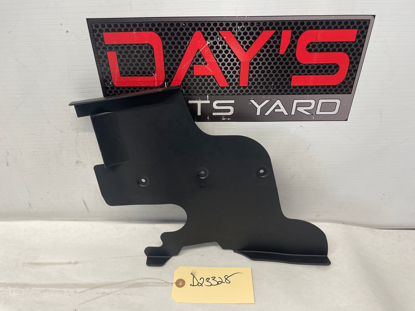 2018 Chevy Camaro SS RH Passenger Splash Shield Deflector Brake Deflector Cooling OEM - Day's Parts Yard