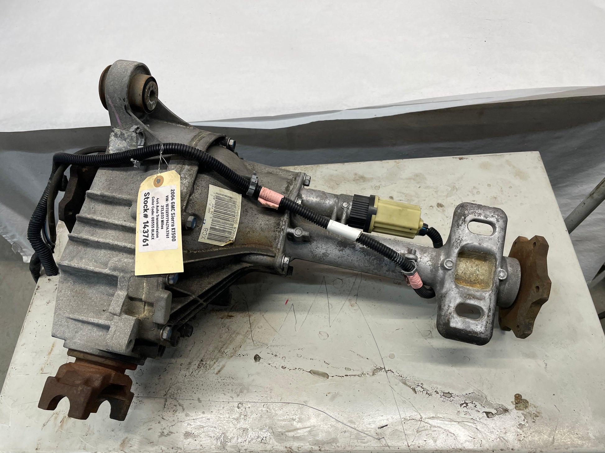 2004 GMC Sierra K1500 Front Axle Carrier Differential Assembly GT4 3.73 OEM - Day's Parts Yard