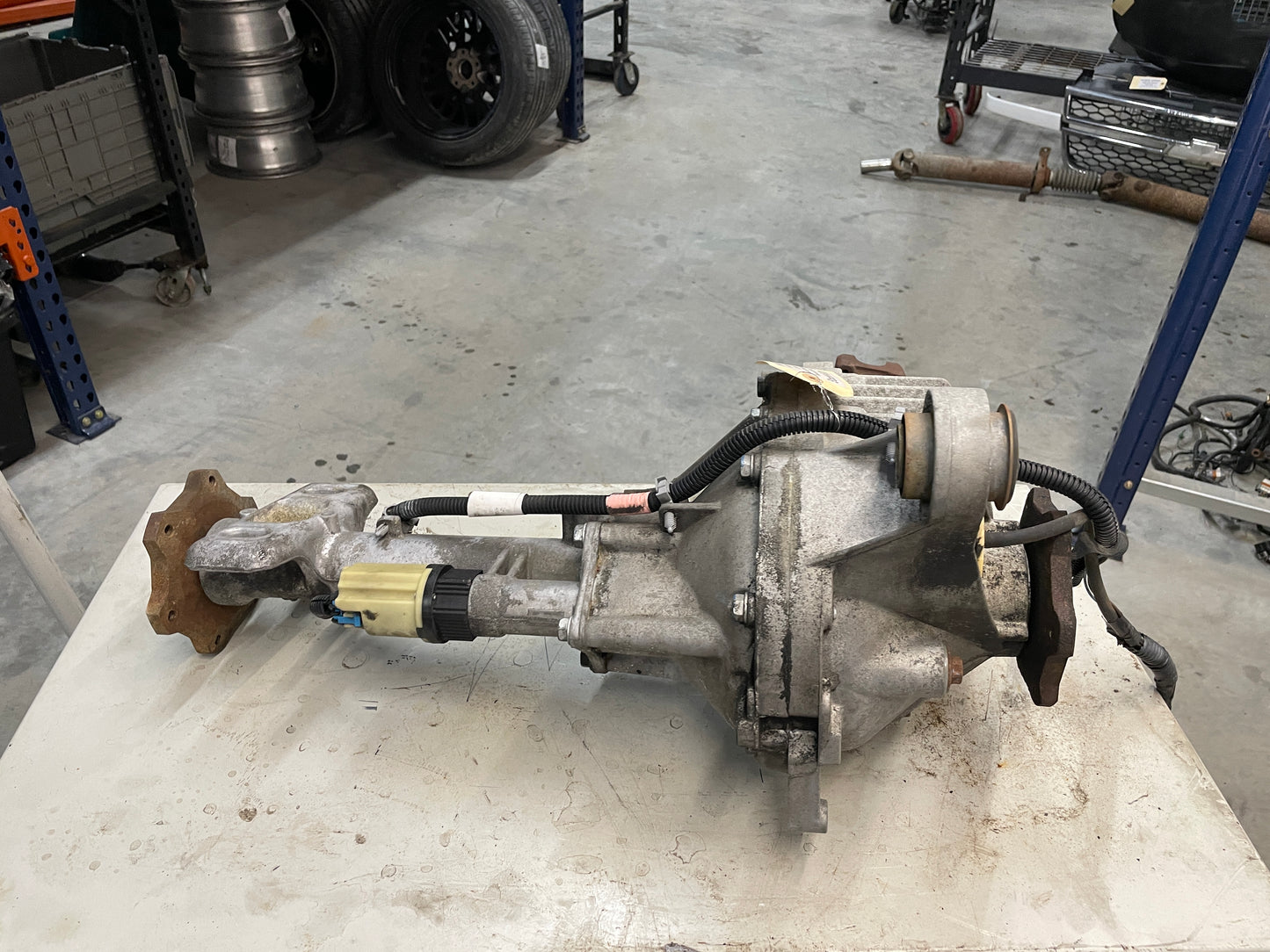 2004 GMC Sierra K1500 Front Axle Carrier Differential Assembly GT4 3.73 OEM - Day's Parts Yard