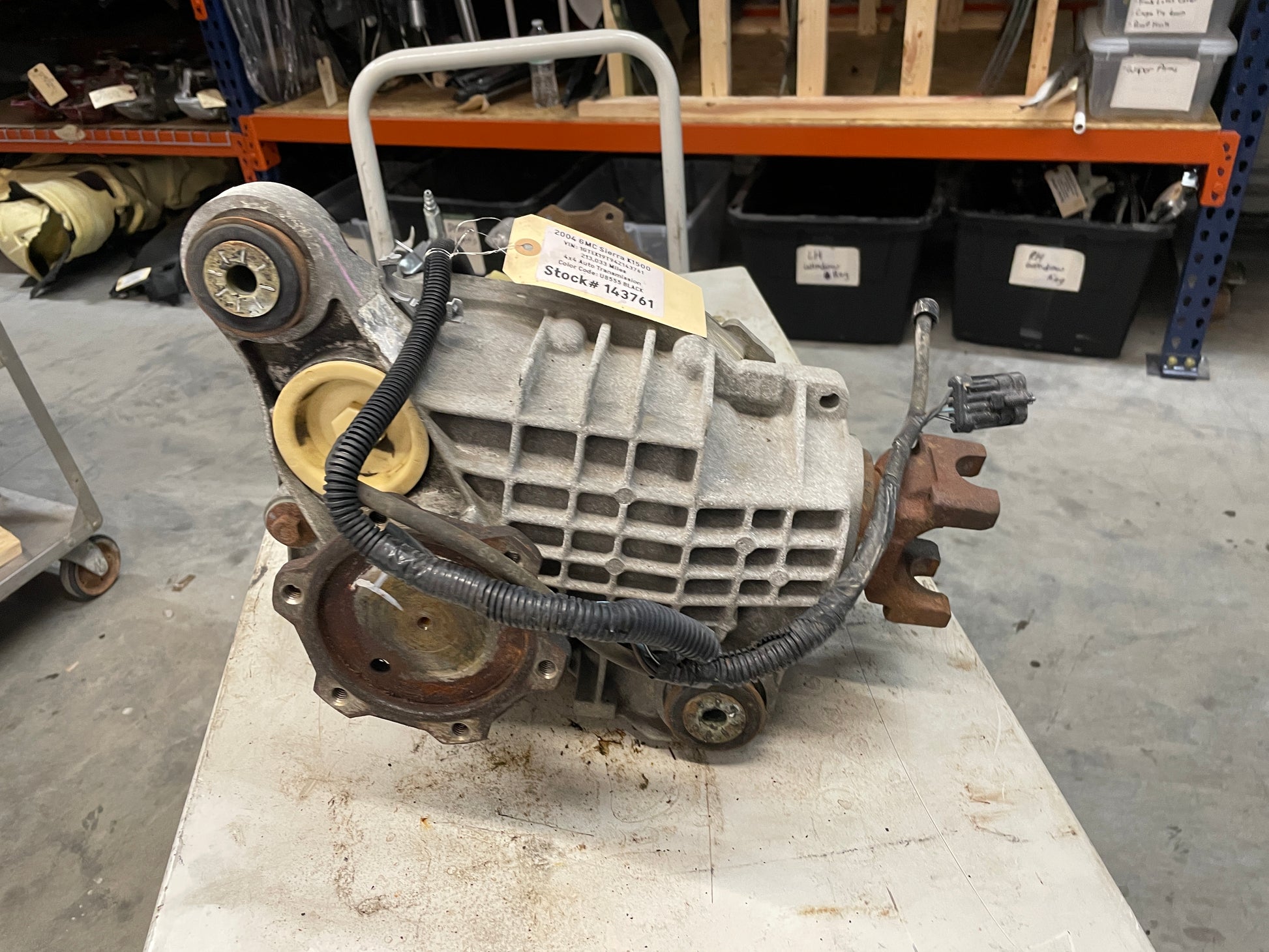 2004 GMC Sierra K1500 Front Axle Carrier Differential Assembly GT4 3.73 OEM - Day's Parts Yard