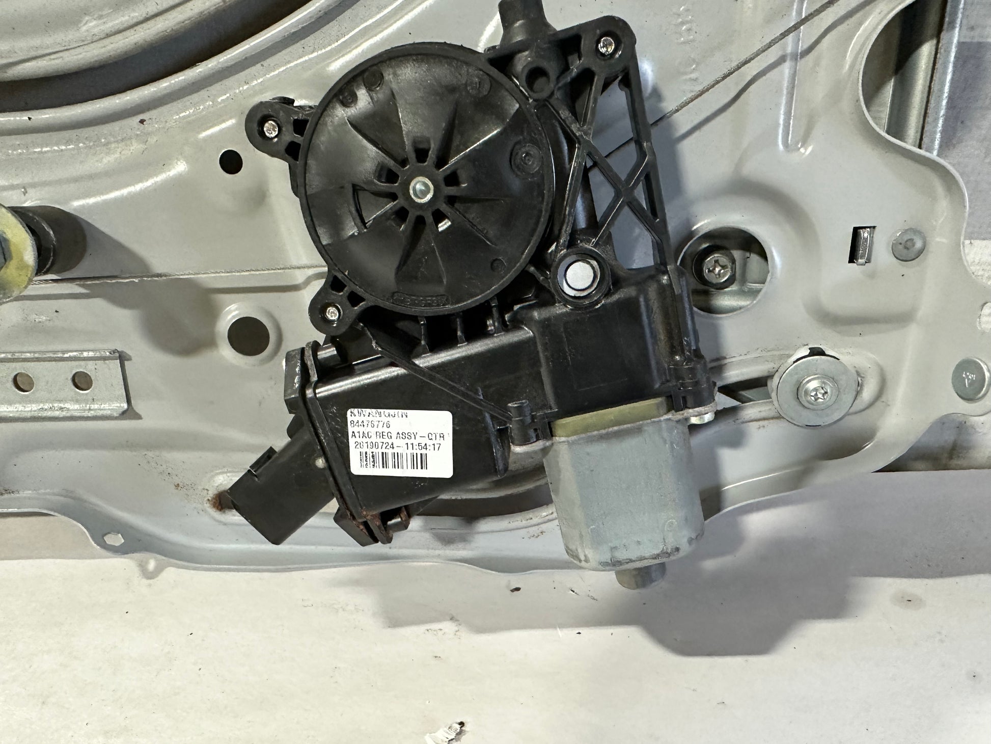 2020 Chevy Camaro SS Convertible RH Passenger Quarter Window Regulator Motor OEM - Day's Parts Yard