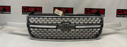 2006 Chevy Silverado C2500 Front Grille OEM - Day's Parts Yard