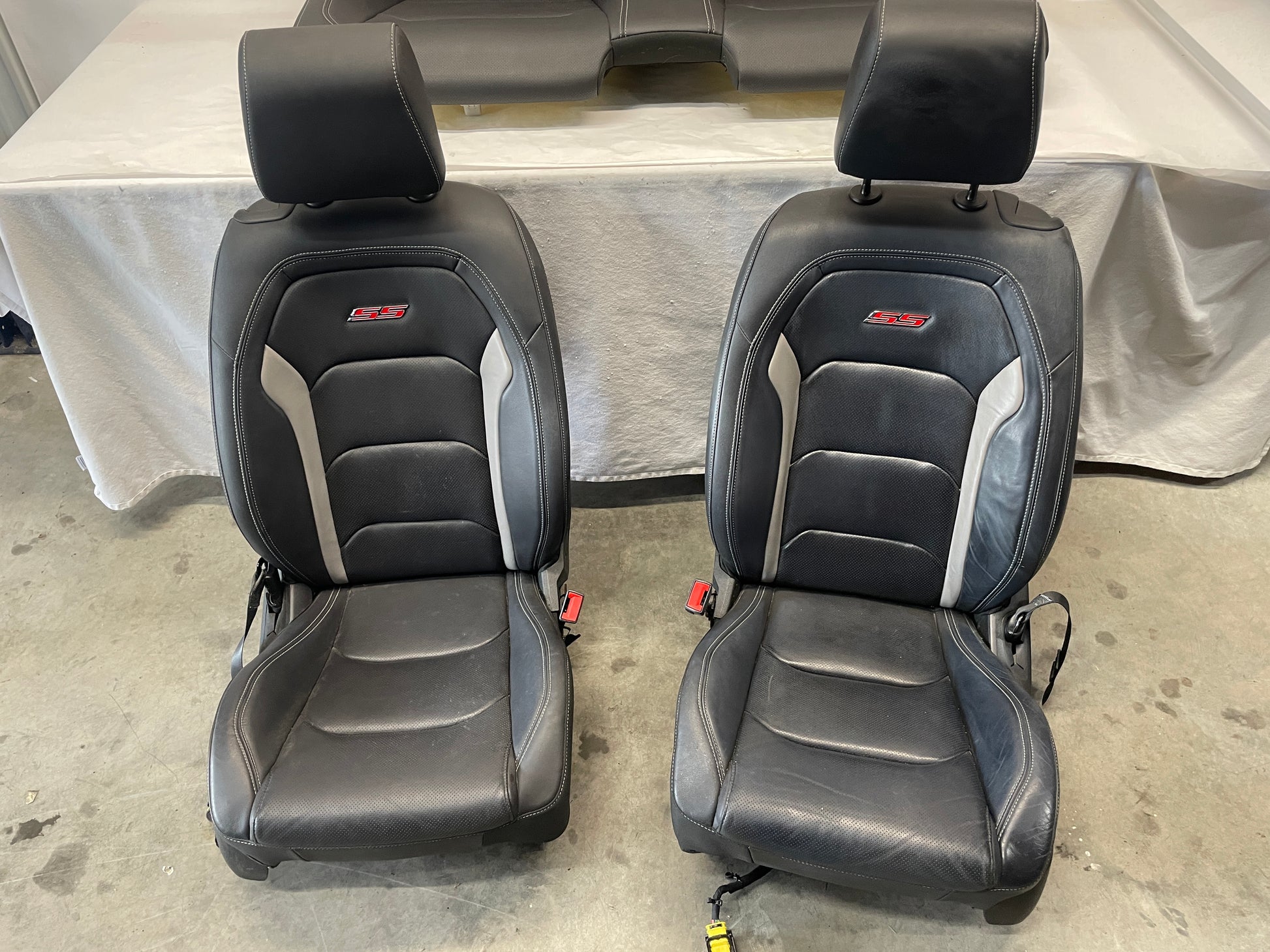 2018 Chevy Camaro SS Seats Fronts and Rears OEM - Day's Parts Yard