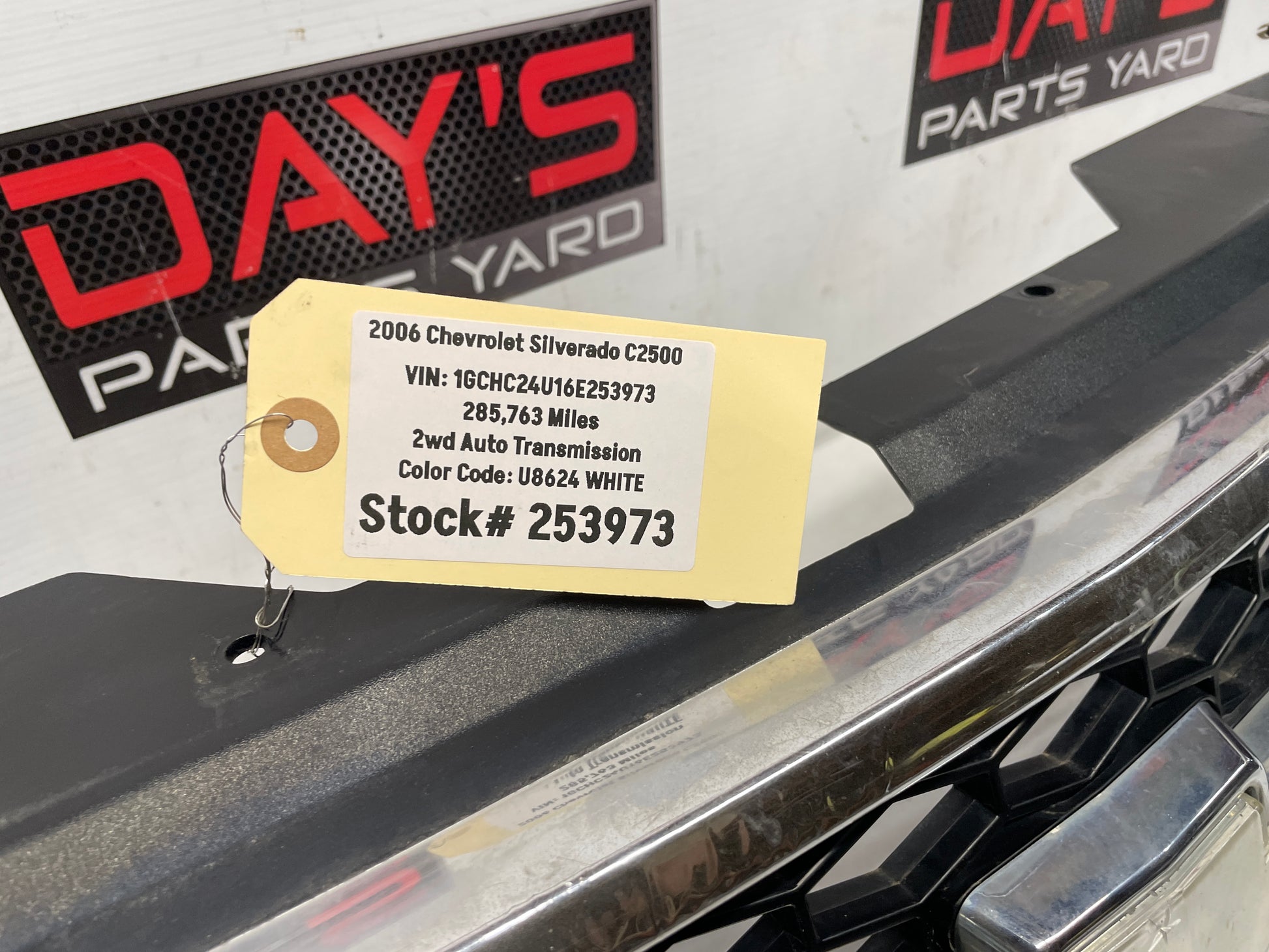 2006 Chevy Silverado C2500 Front Grille OEM - Day's Parts Yard