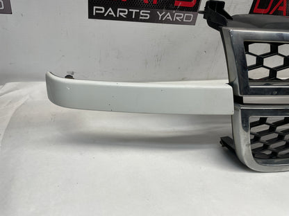 2006 Chevy Silverado C2500 Front Grille OEM - Day's Parts Yard