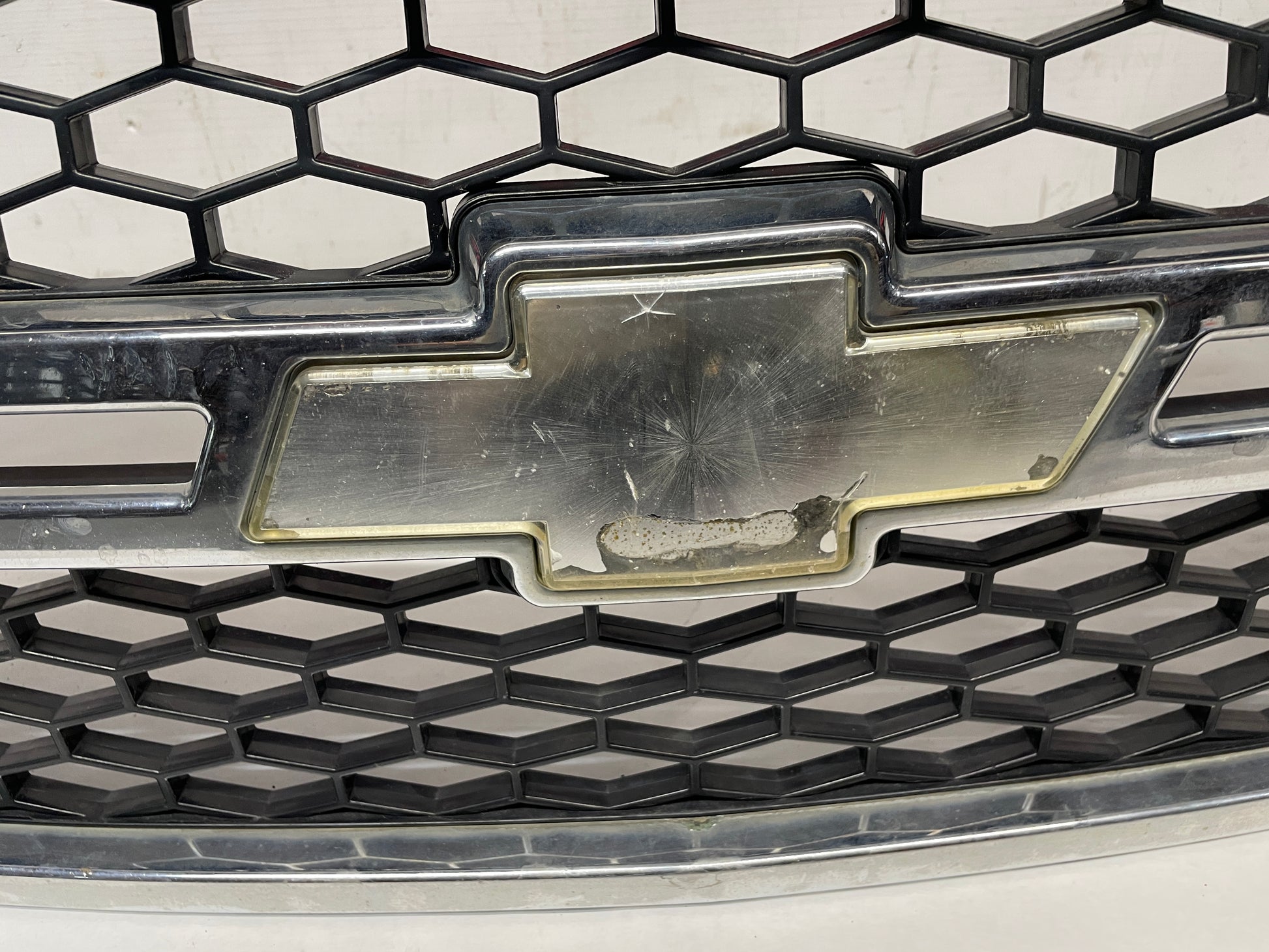2006 Chevy Silverado C2500 Front Grille OEM - Day's Parts Yard